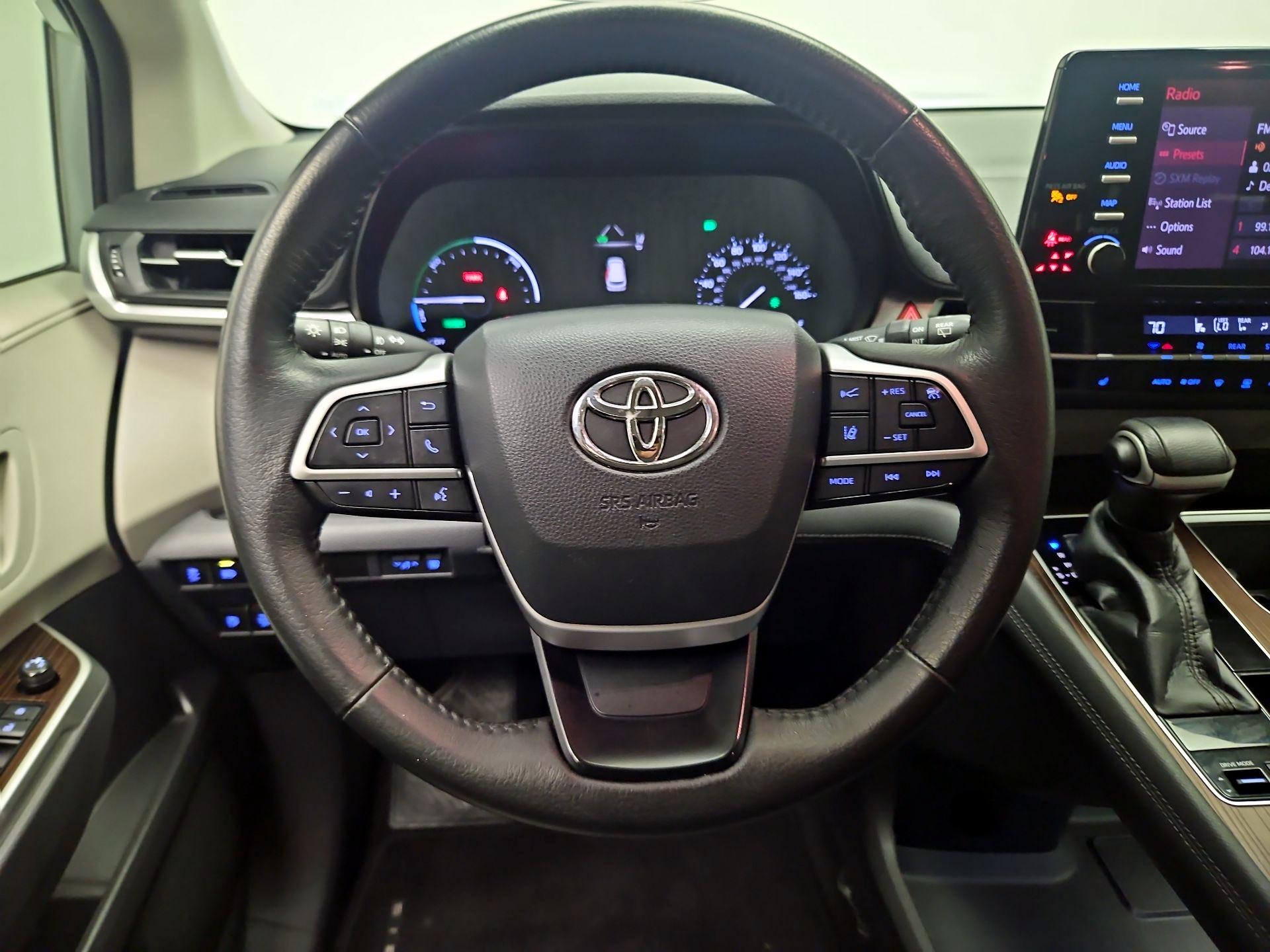Thumbnail: 2021 Toyota Sienna - 10