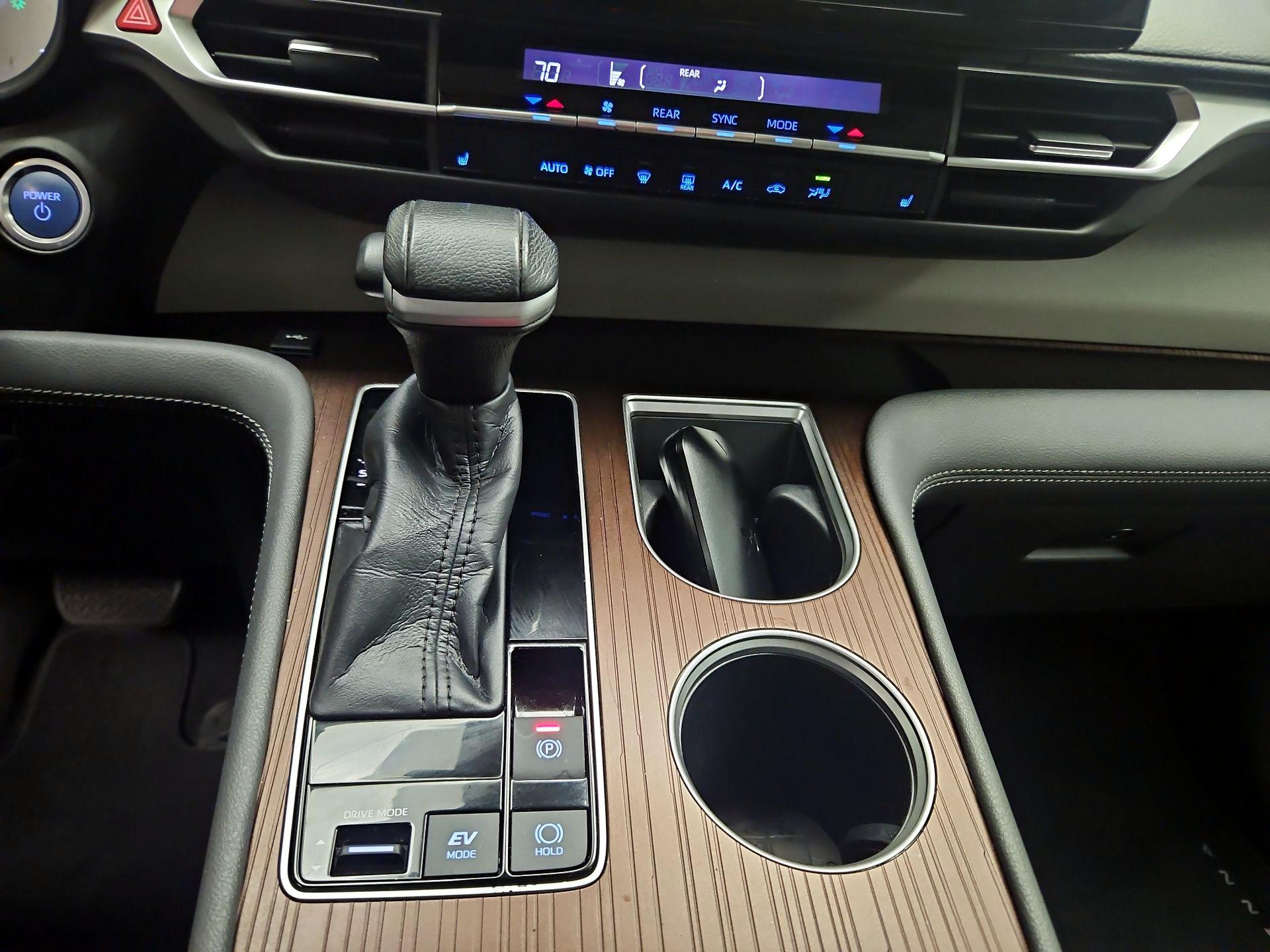 Thumbnail: 2021 Toyota Sienna - 16