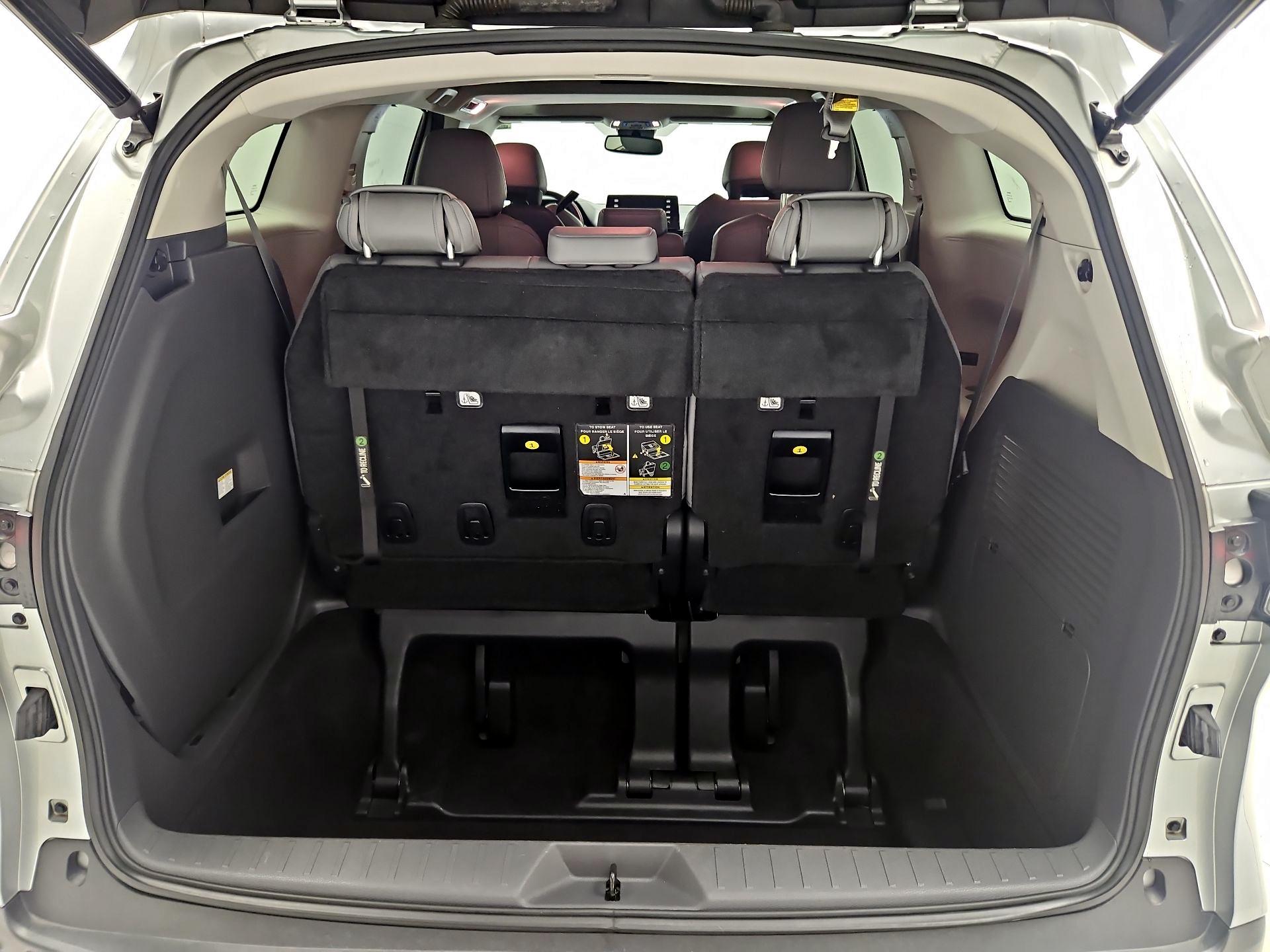 Thumbnail: 2021 Toyota Sienna - 17