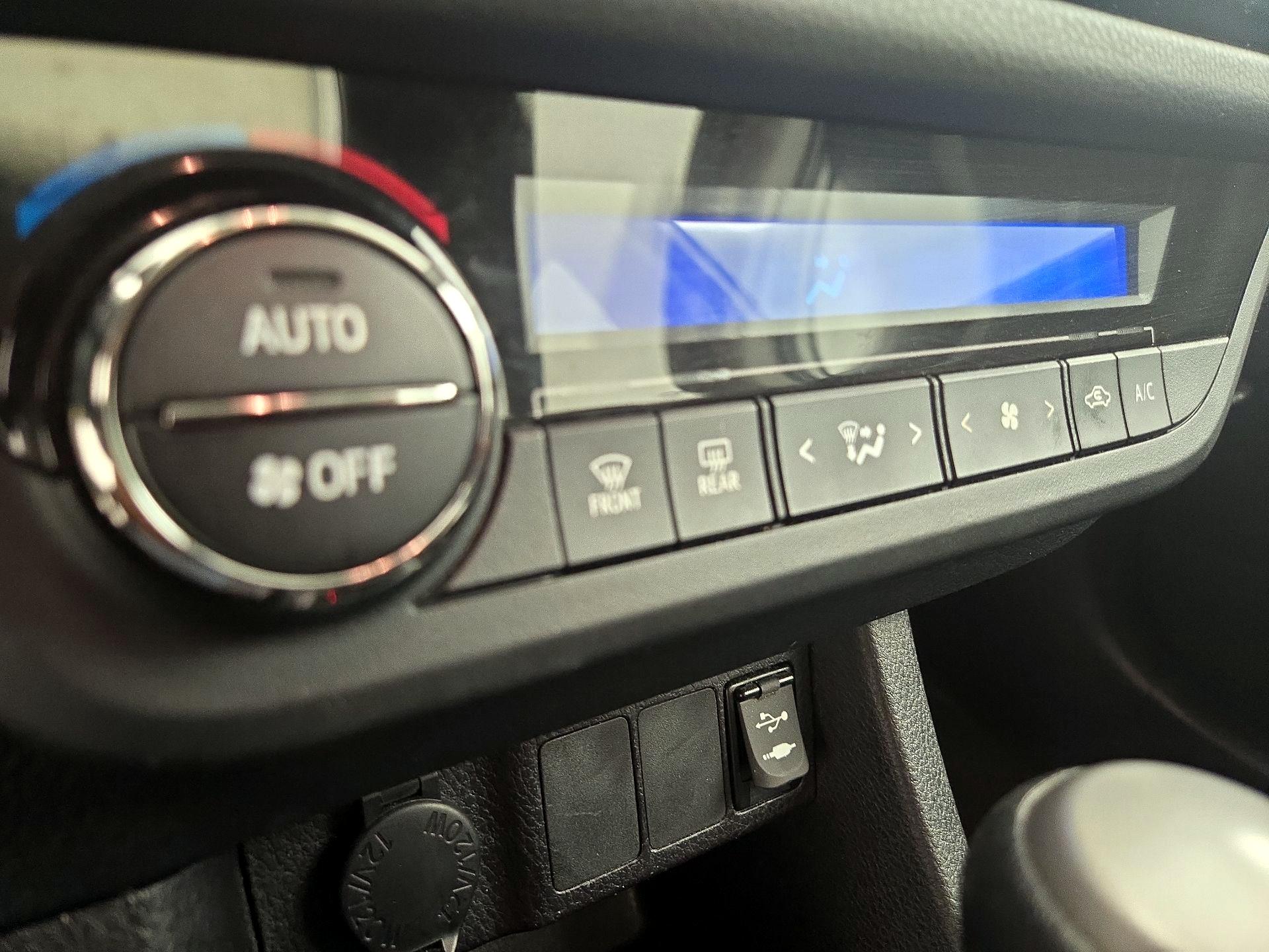 Thumbnail: 2016 Toyota Corolla - 16