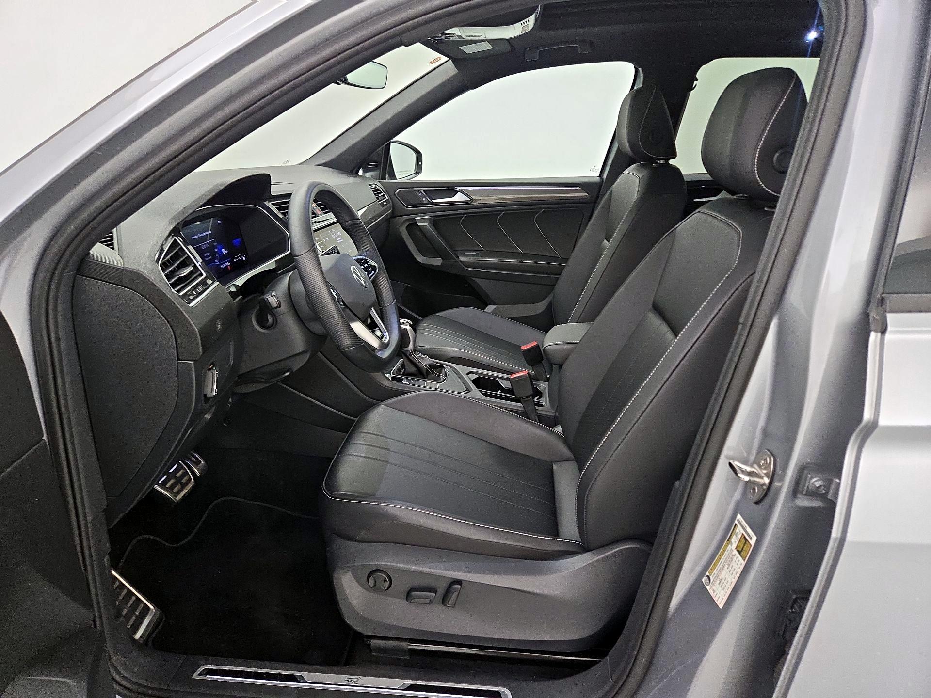 Thumbnail: 2023 Volkswagen Tiguan - 11