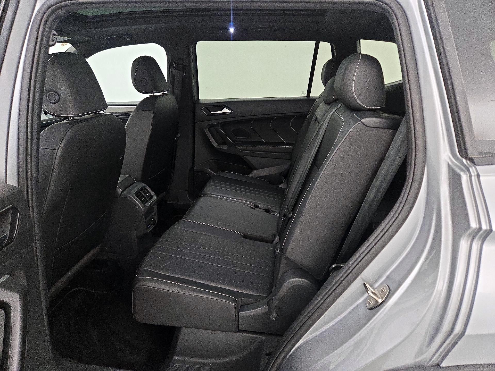 Thumbnail: 2023 Volkswagen Tiguan - 20
