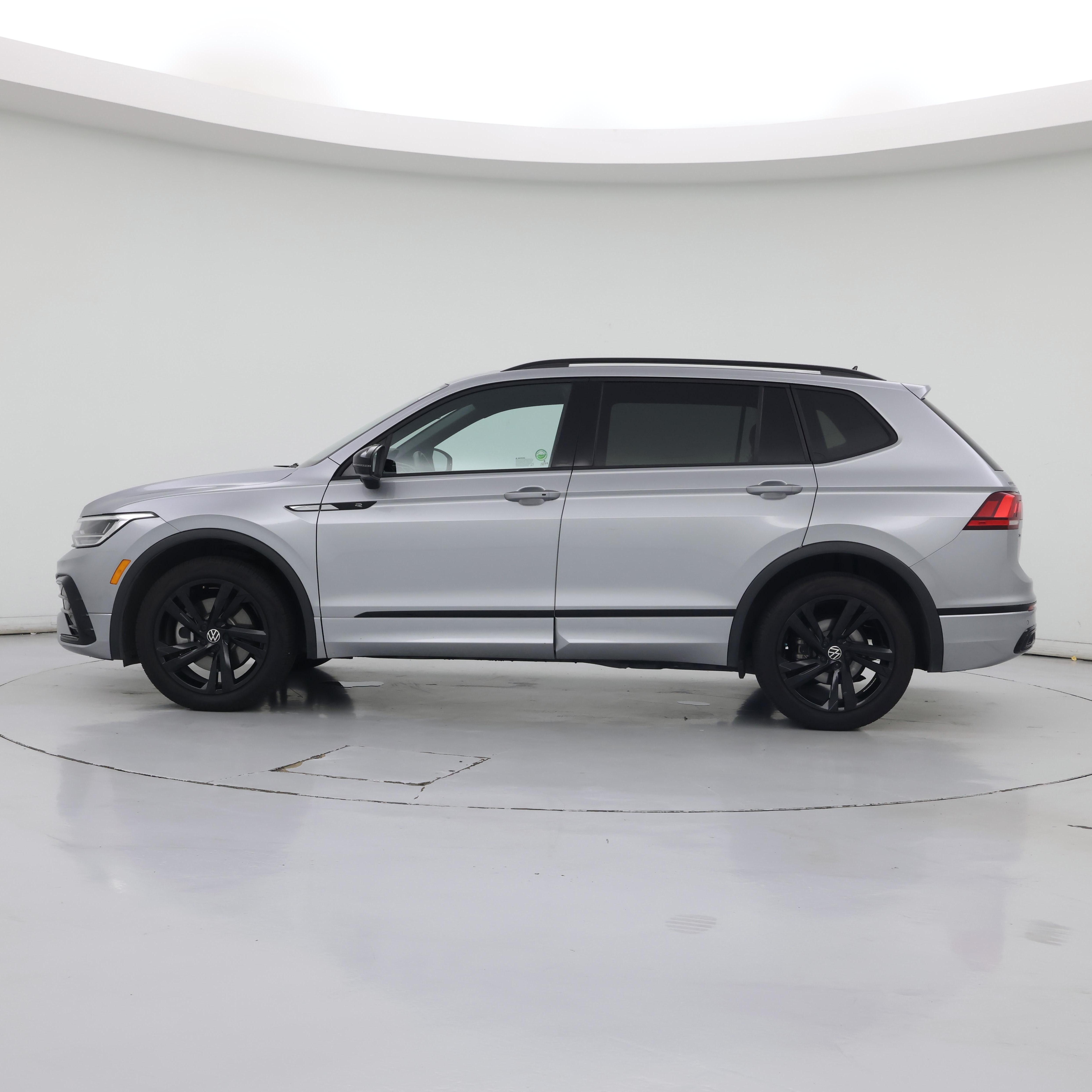 Thumbnail: 2023 Volkswagen Tiguan - 3