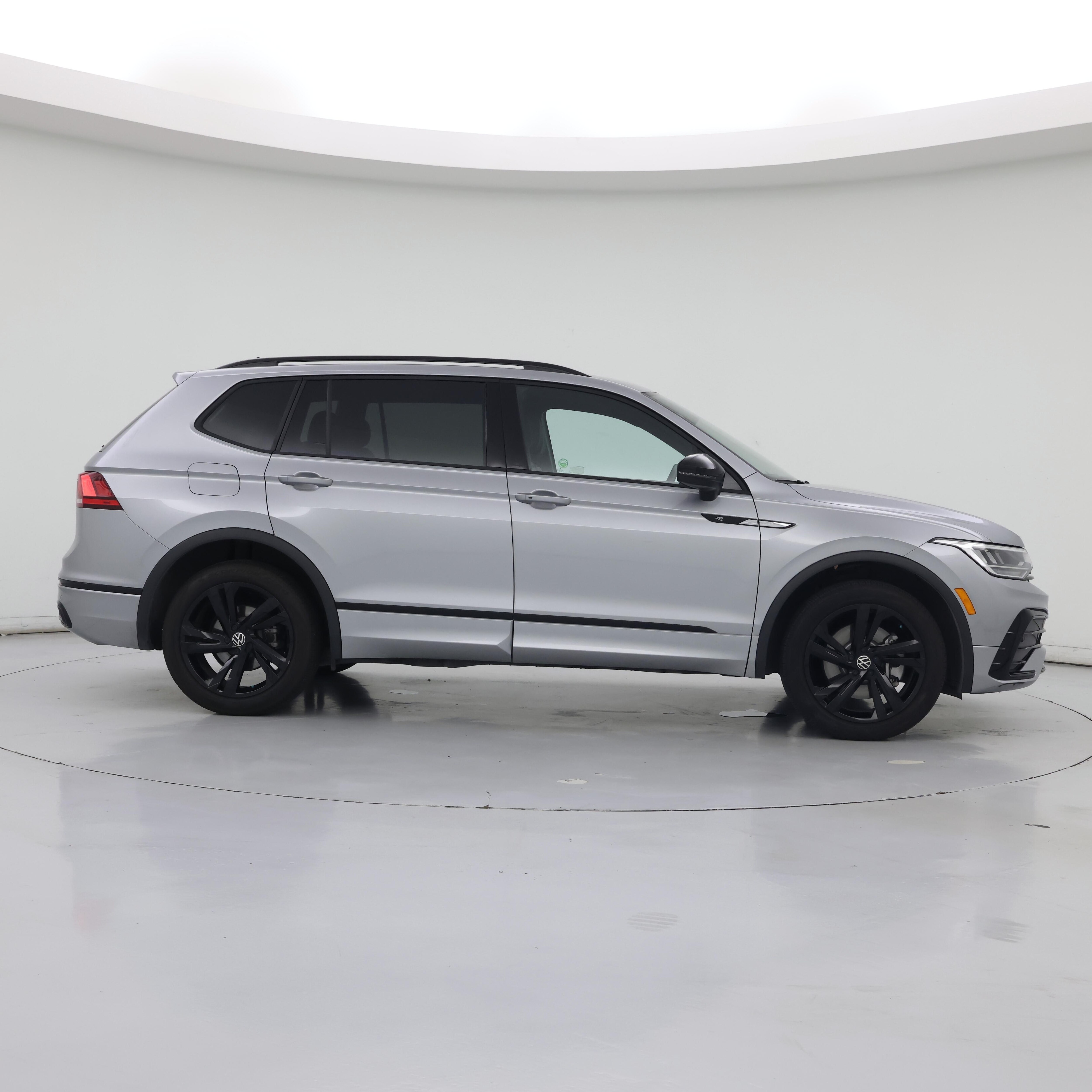 Thumbnail: 2023 Volkswagen Tiguan - 7