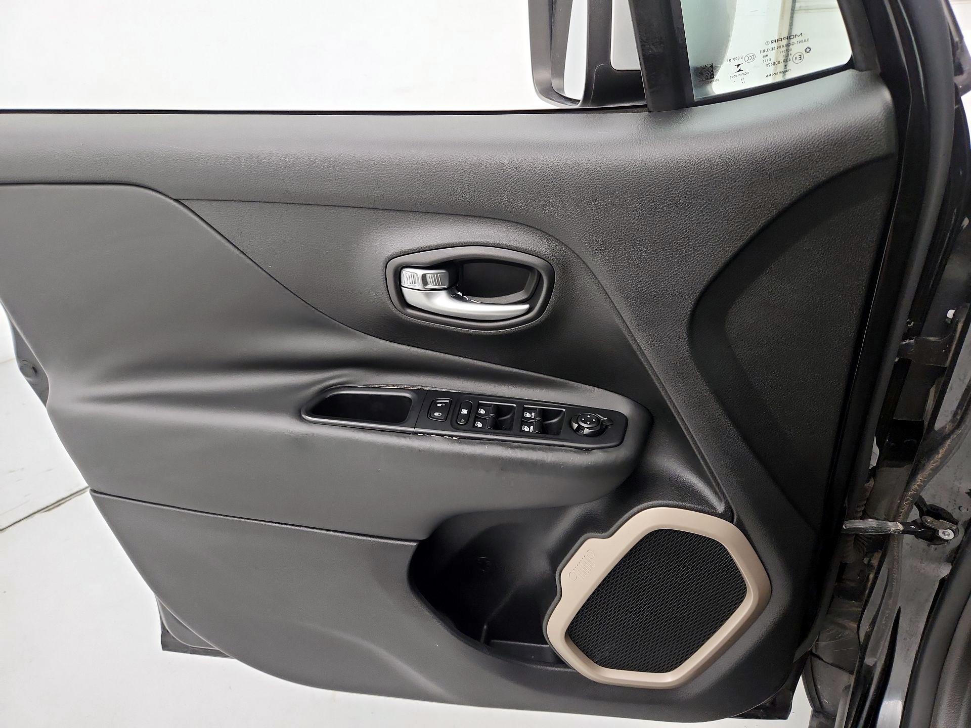 Thumbnail: 2015 Jeep Renegade - 12
