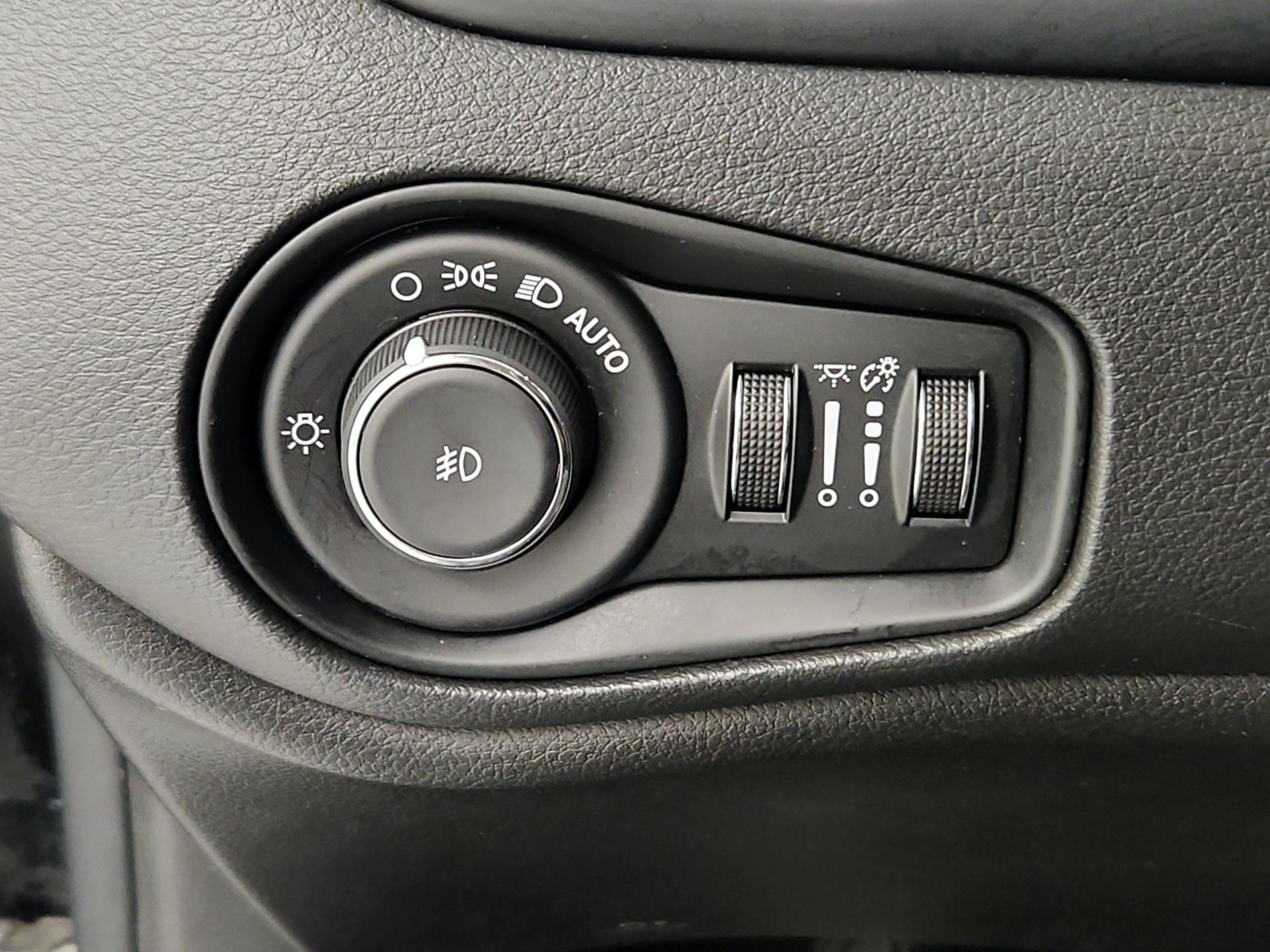 Thumbnail: 2015 Jeep Renegade - 13