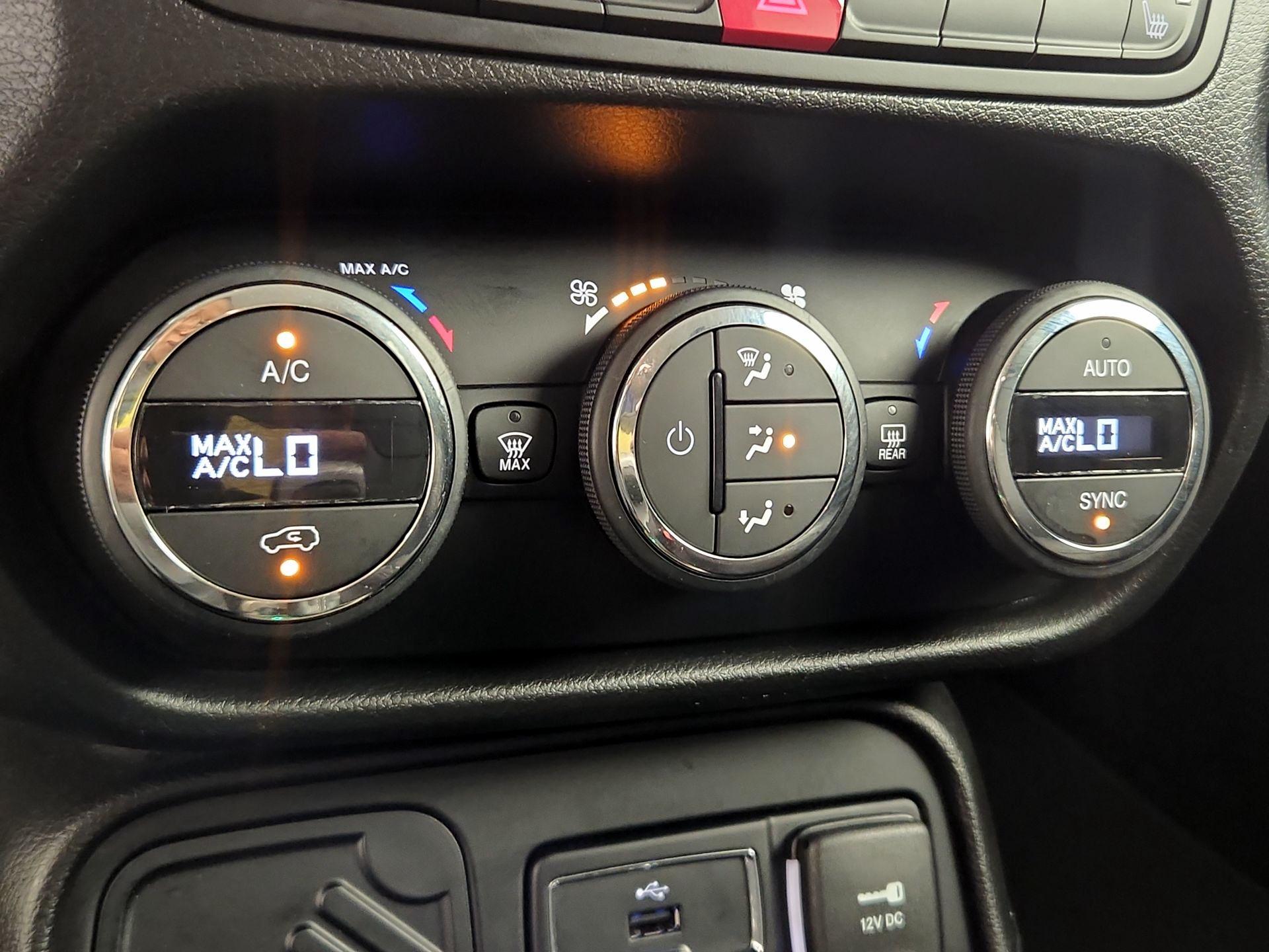 Thumbnail: 2015 Jeep Renegade - 16