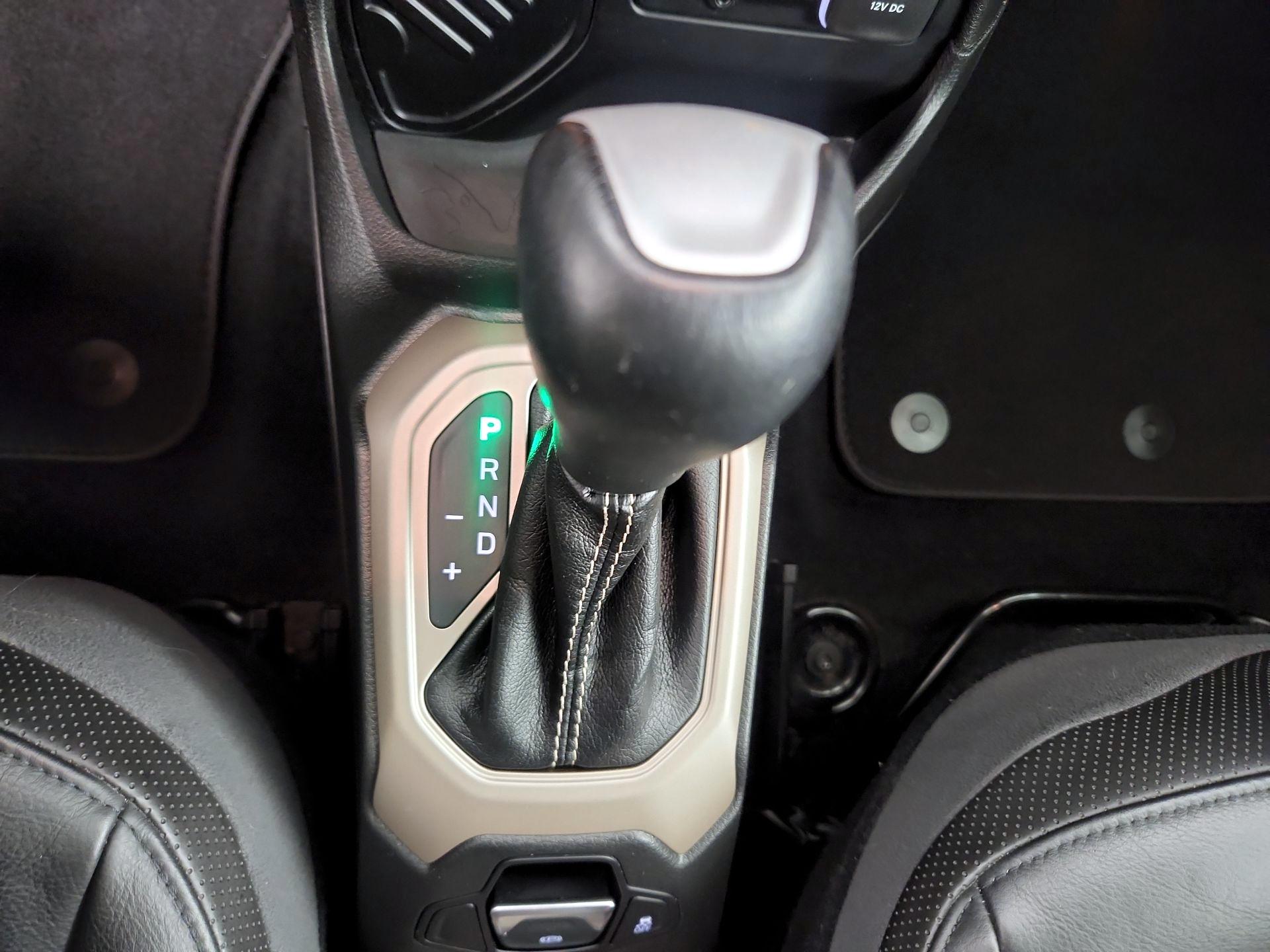 Thumbnail: 2015 Jeep Renegade - 17