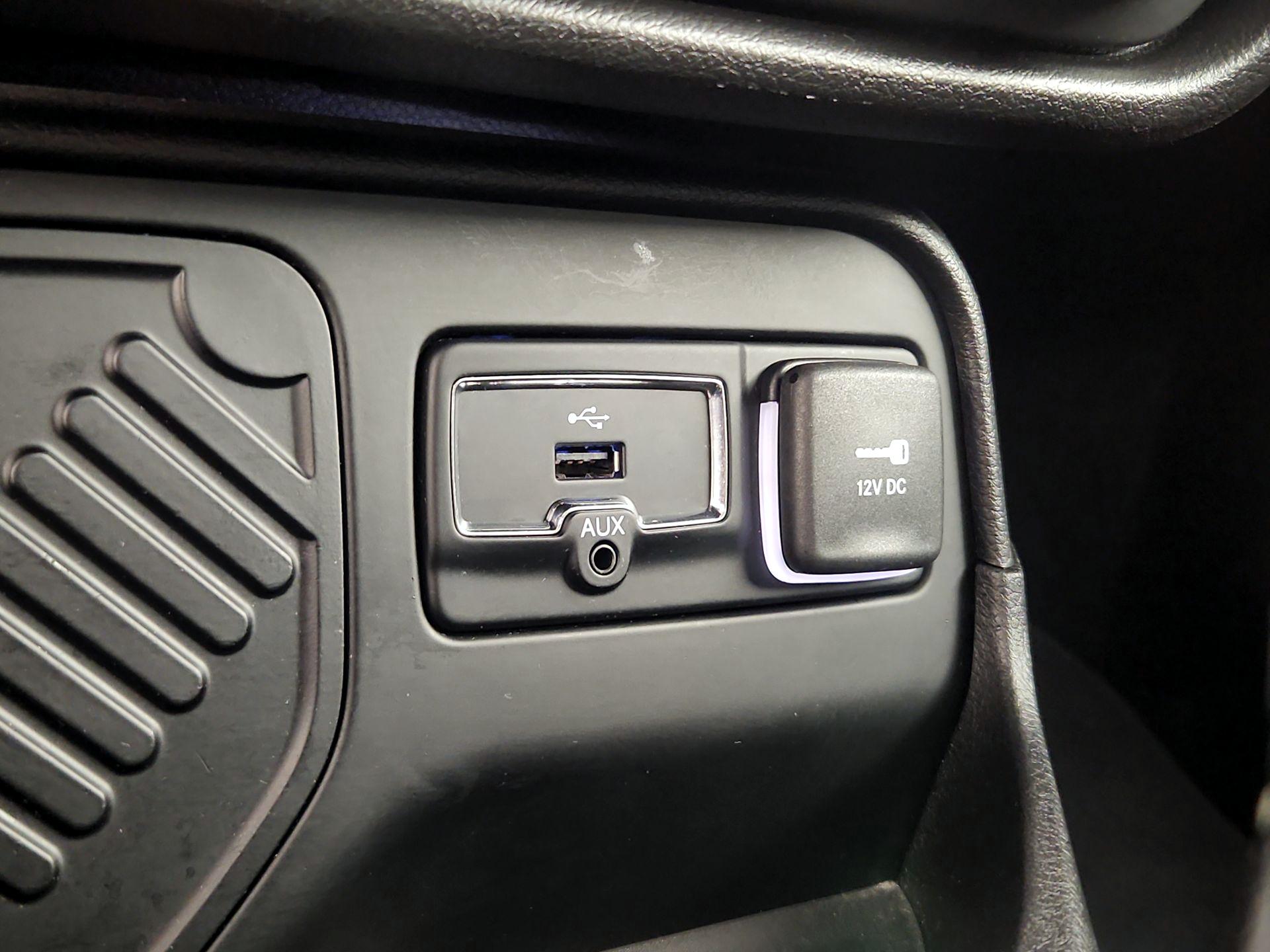Thumbnail: 2015 Jeep Renegade - 18