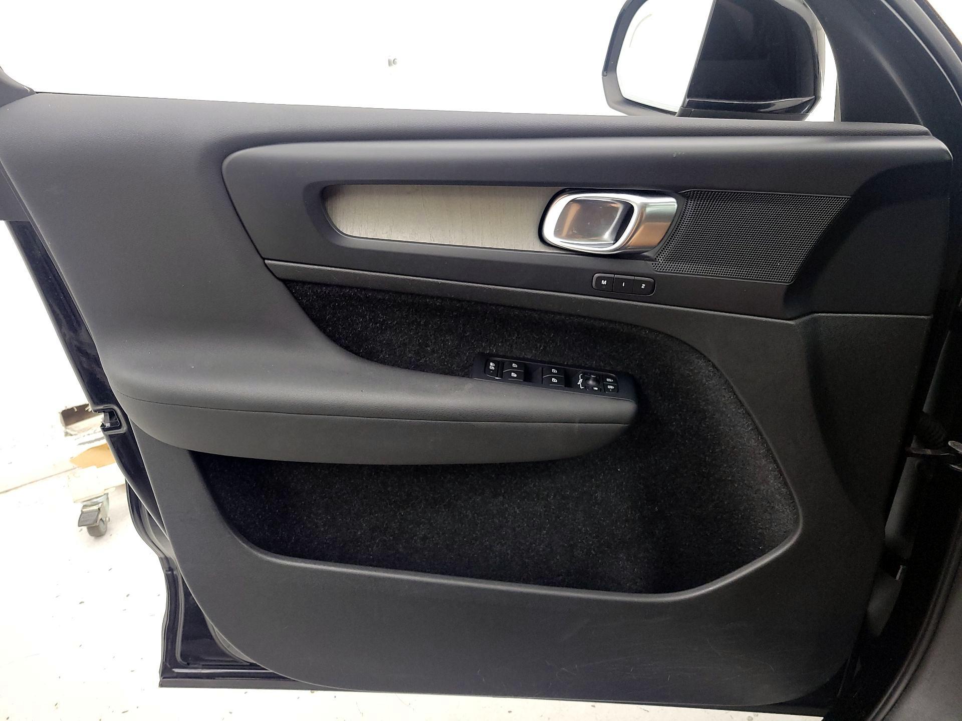 Thumbnail: 2020 Volvo XC40 - 12