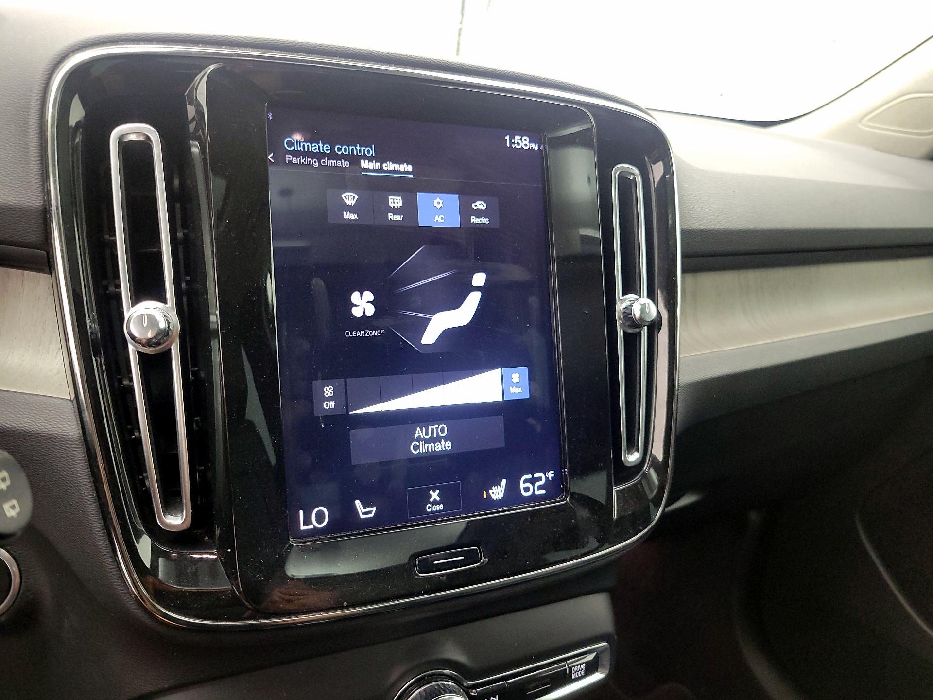 Thumbnail: 2020 Volvo XC40 - 17
