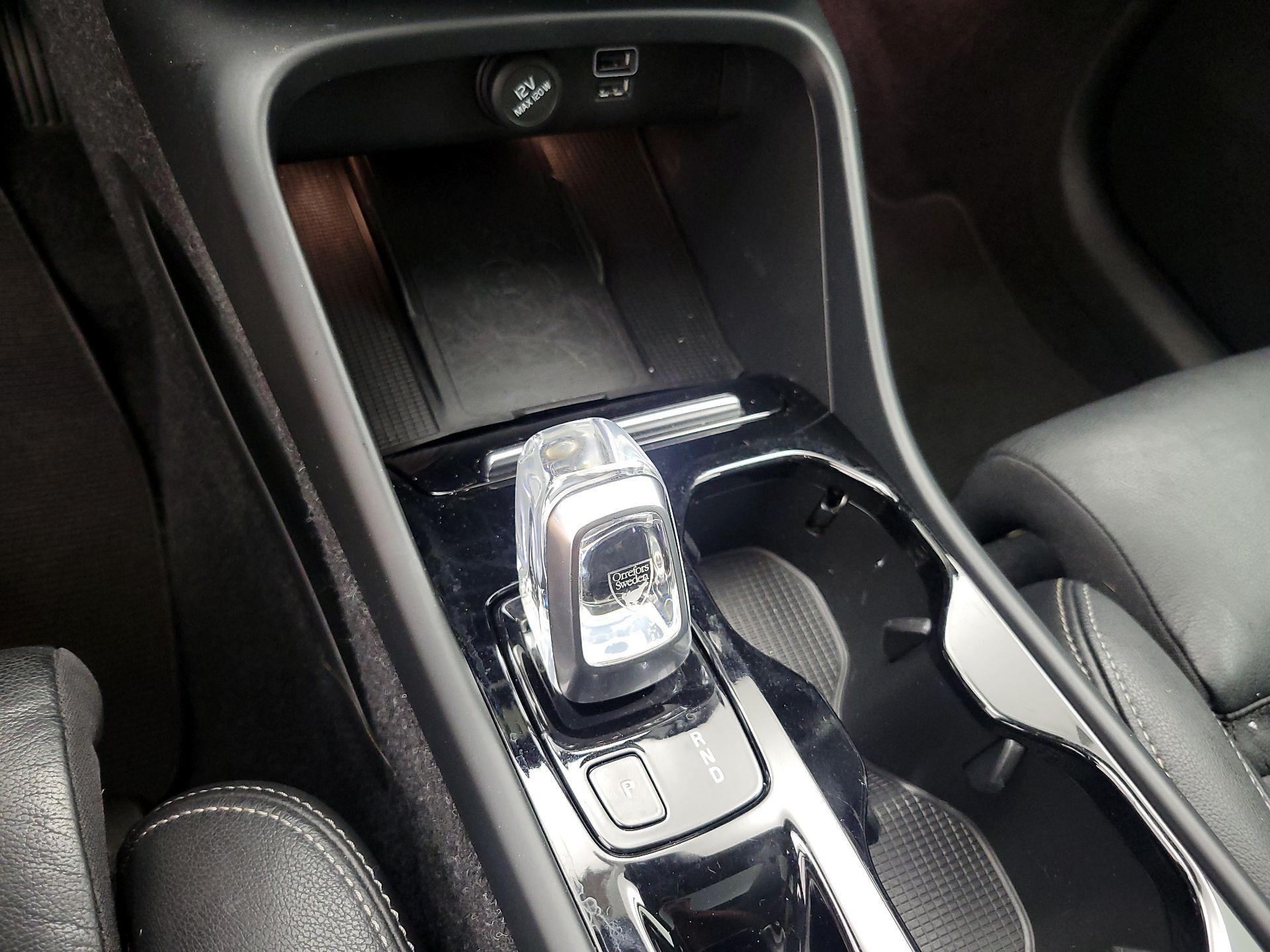 Thumbnail: 2020 Volvo XC40 - 18