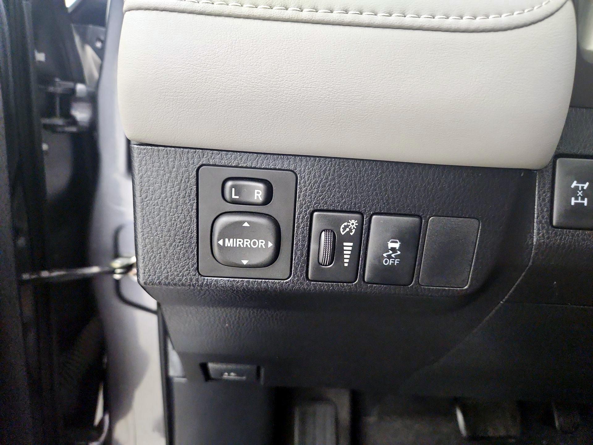 Thumbnail: 2015 Toyota RAV4 - 13