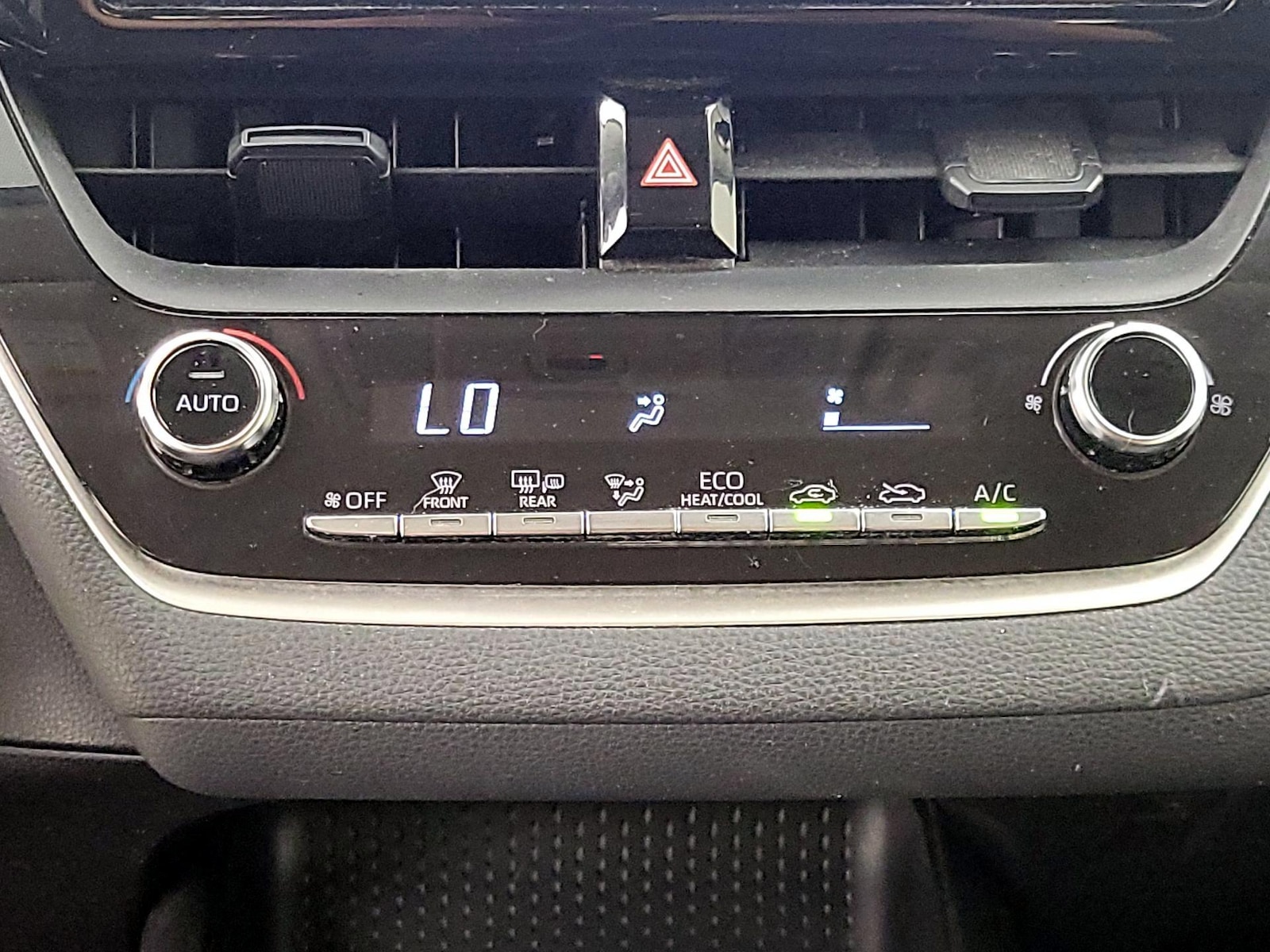 2020 Toyota Corolla LE - Photo 17