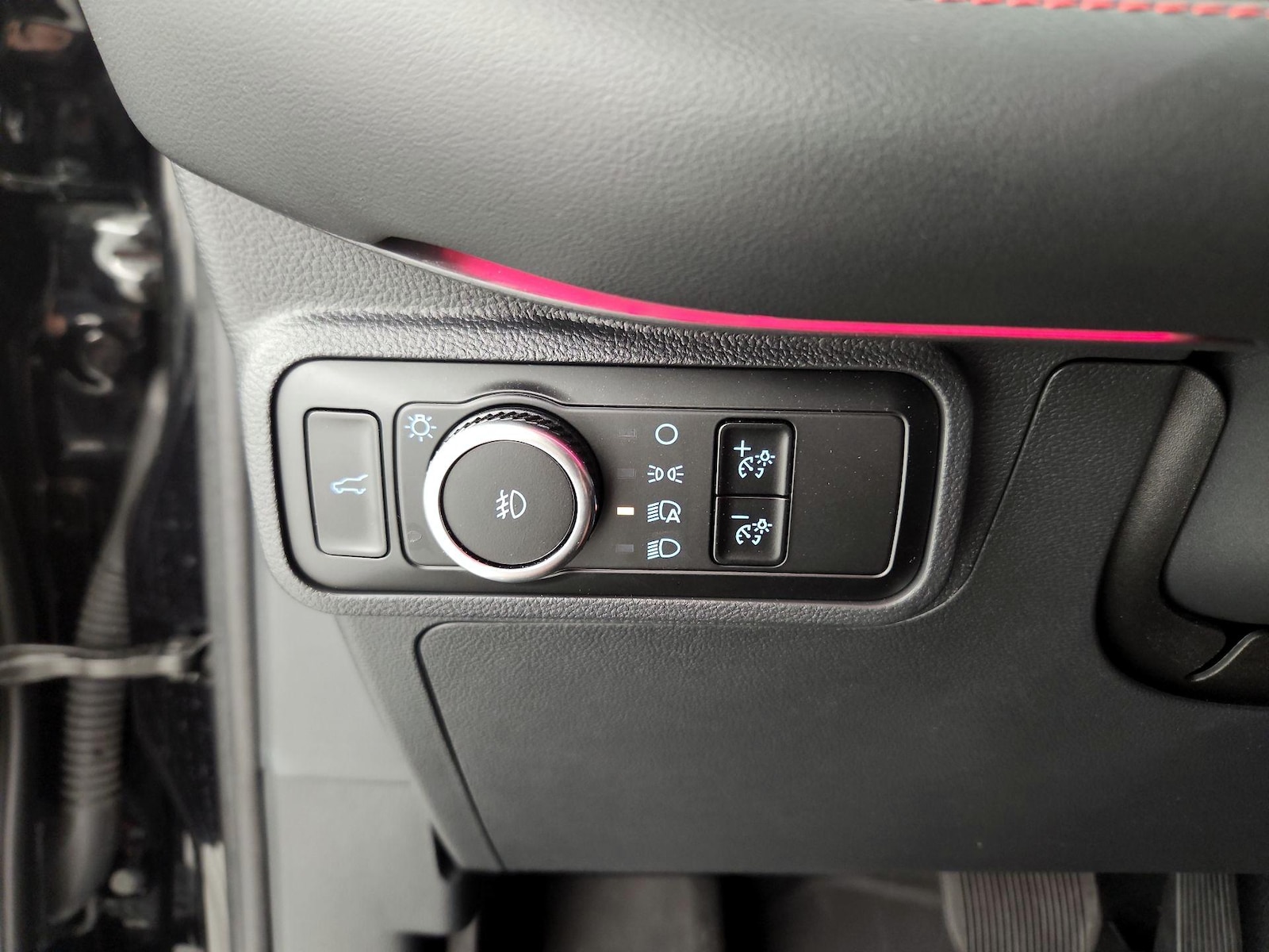 2025 Ford Explorer ST - Photo 14