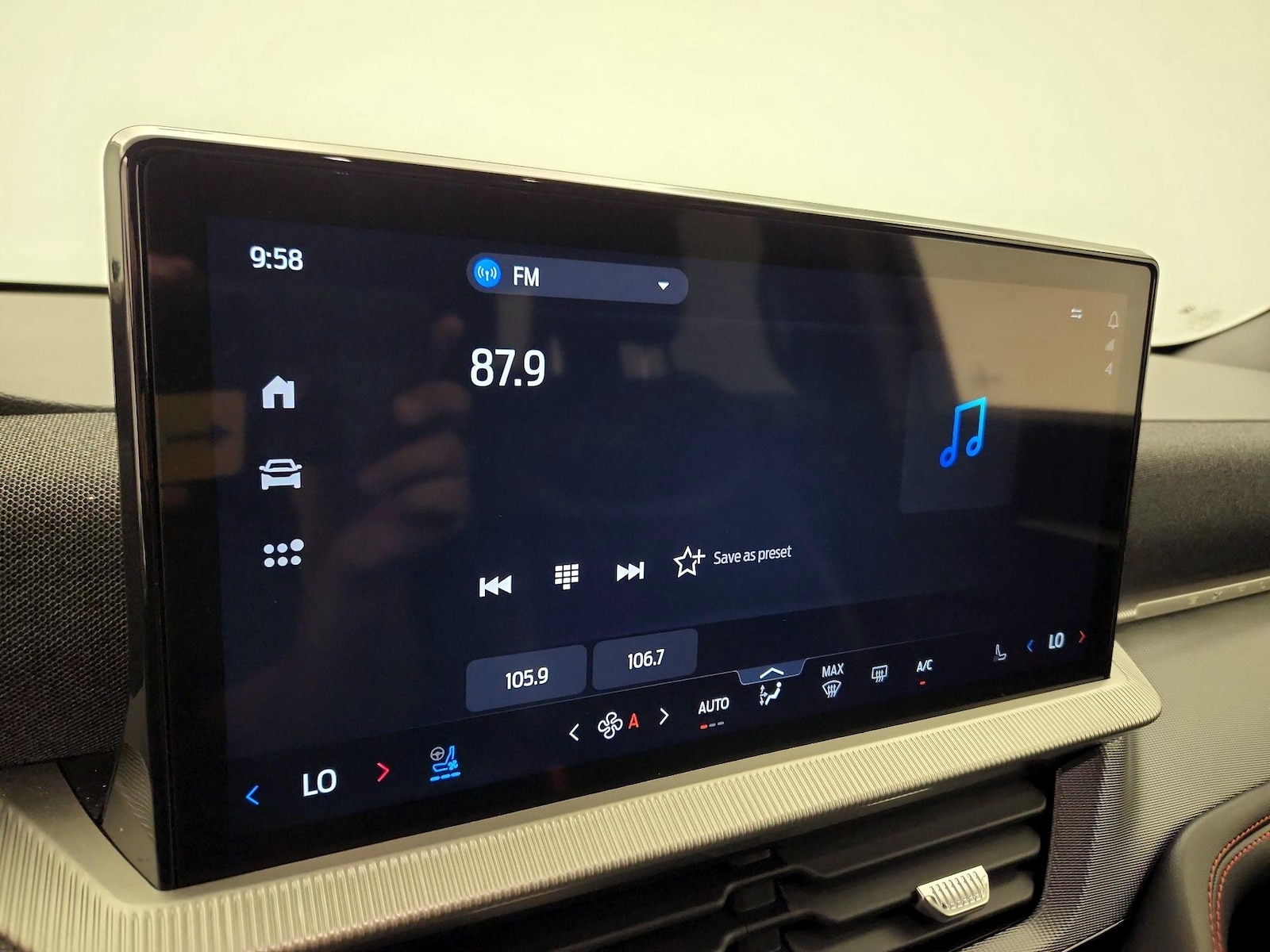 2025 Ford Explorer ST - Photo 17