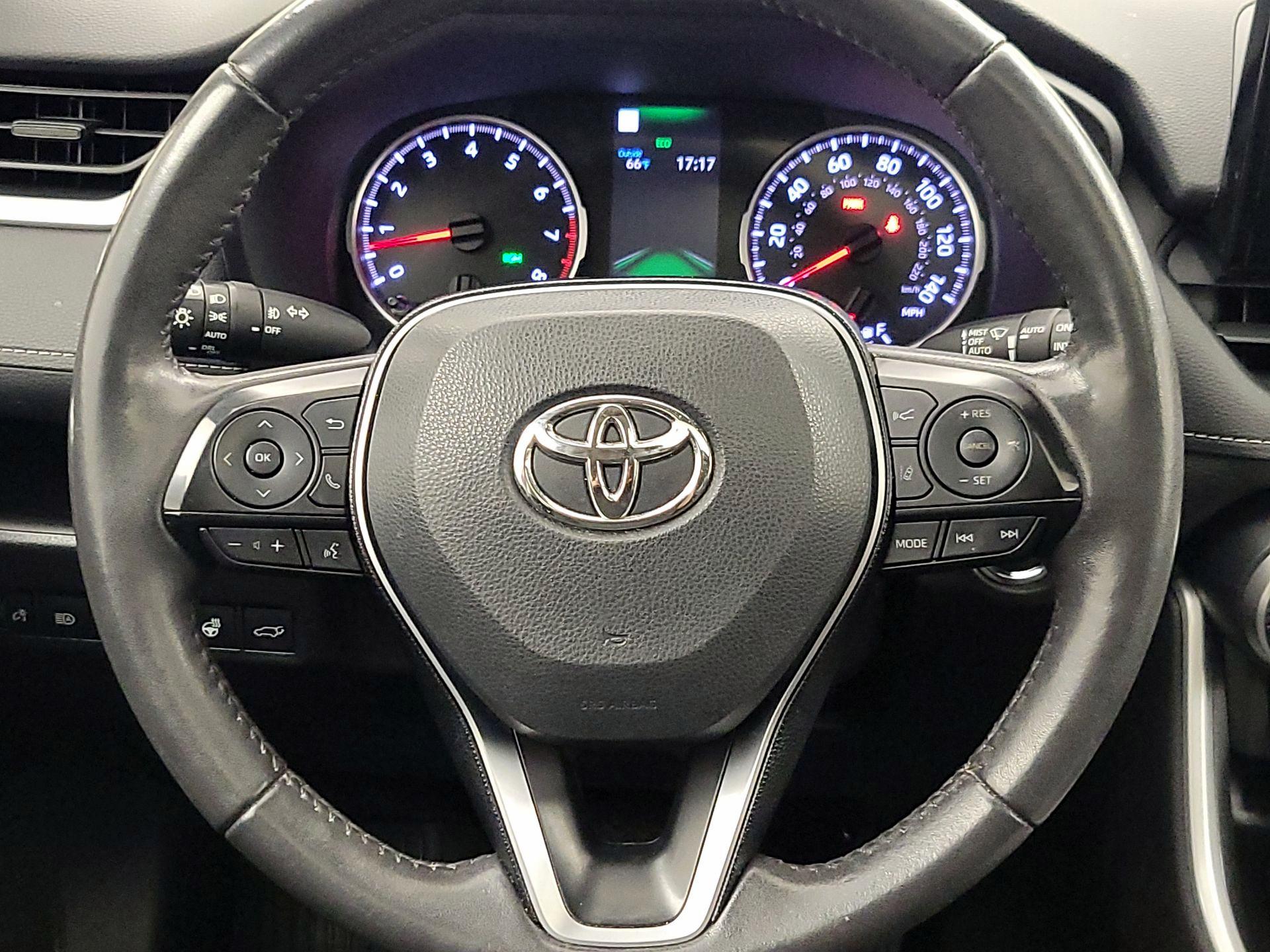 Thumbnail: 2020 Toyota RAV4 - 10
