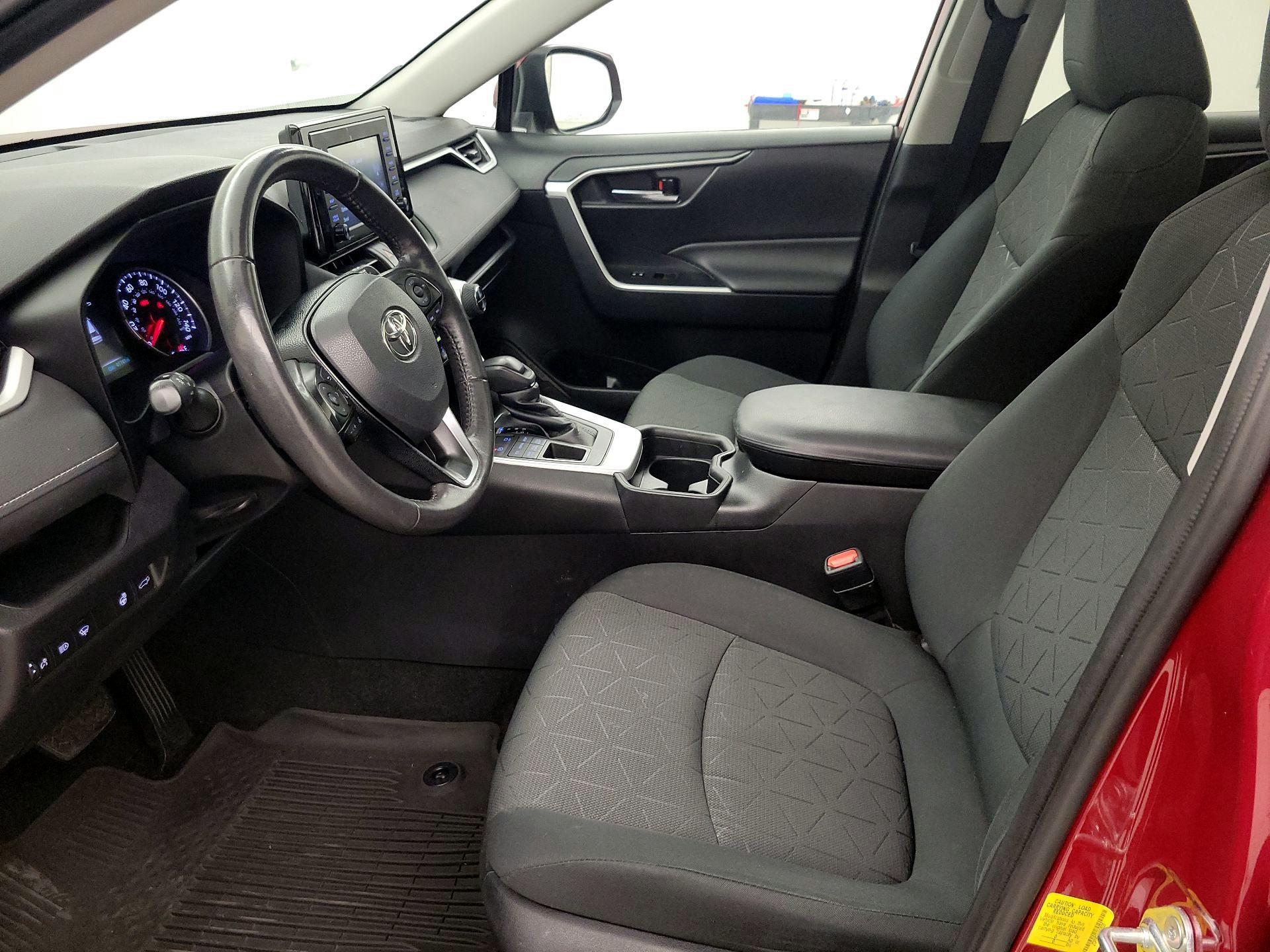 Thumbnail: 2020 Toyota RAV4 - 11