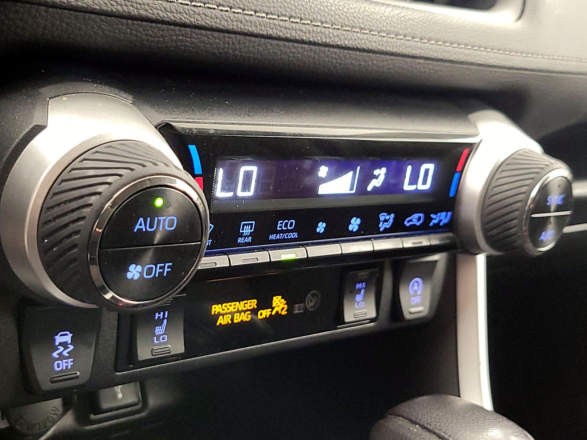Thumbnail: 2020 Toyota RAV4 - 16