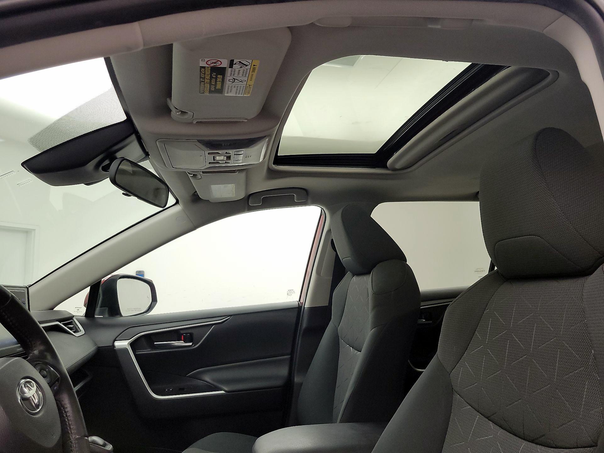 Thumbnail: 2020 Toyota RAV4 - 19