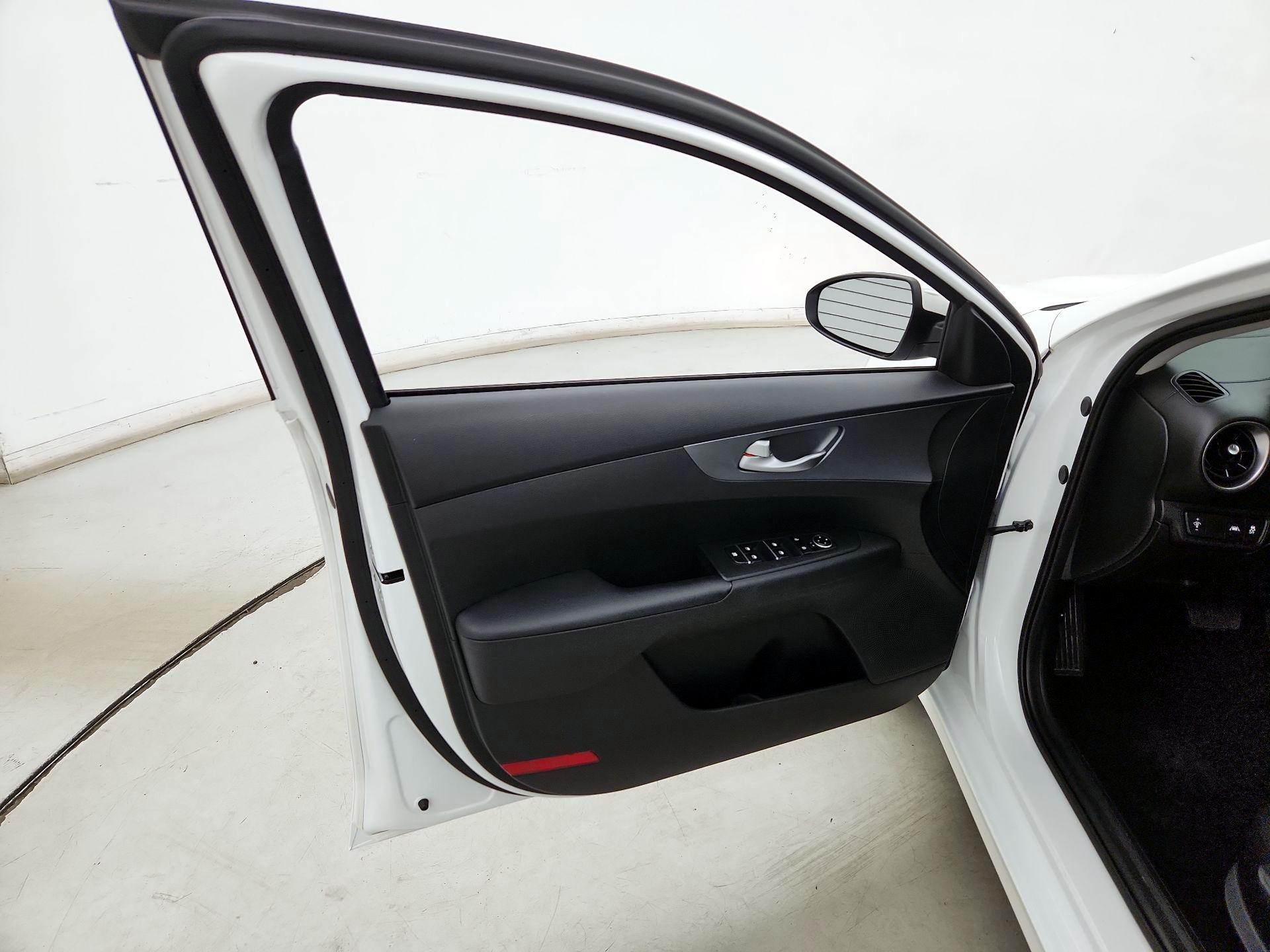 Thumbnail: 2021 Kia Forte - 12