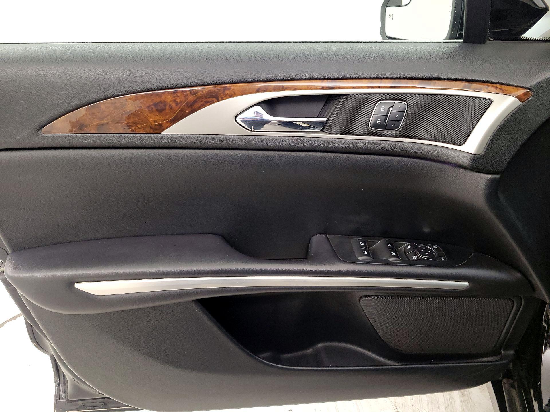 Thumbnail: 2016 Lincoln MKZ - 12