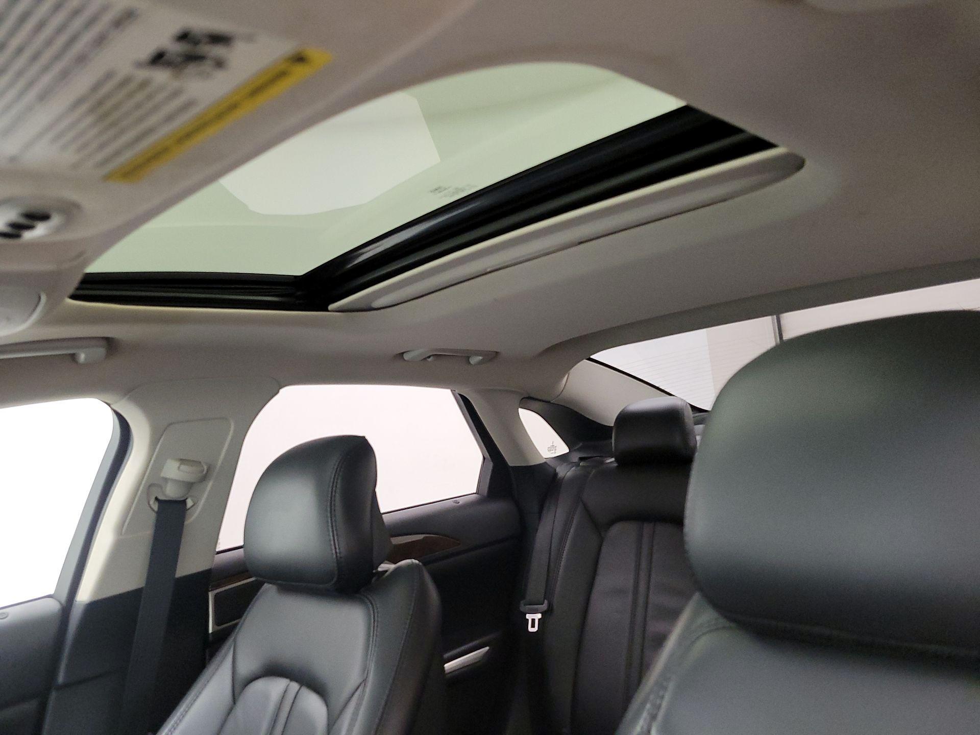 Thumbnail: 2016 Lincoln MKZ - 19