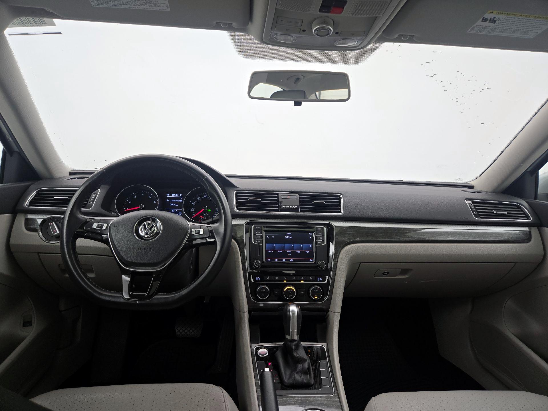 Thumbnail: 2018 Volkswagen Passat - 9