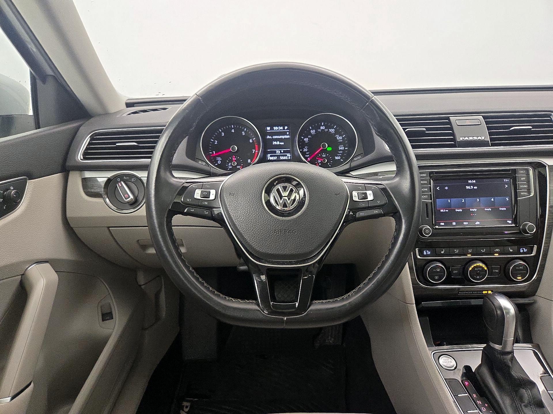 Thumbnail: 2018 Volkswagen Passat - 10