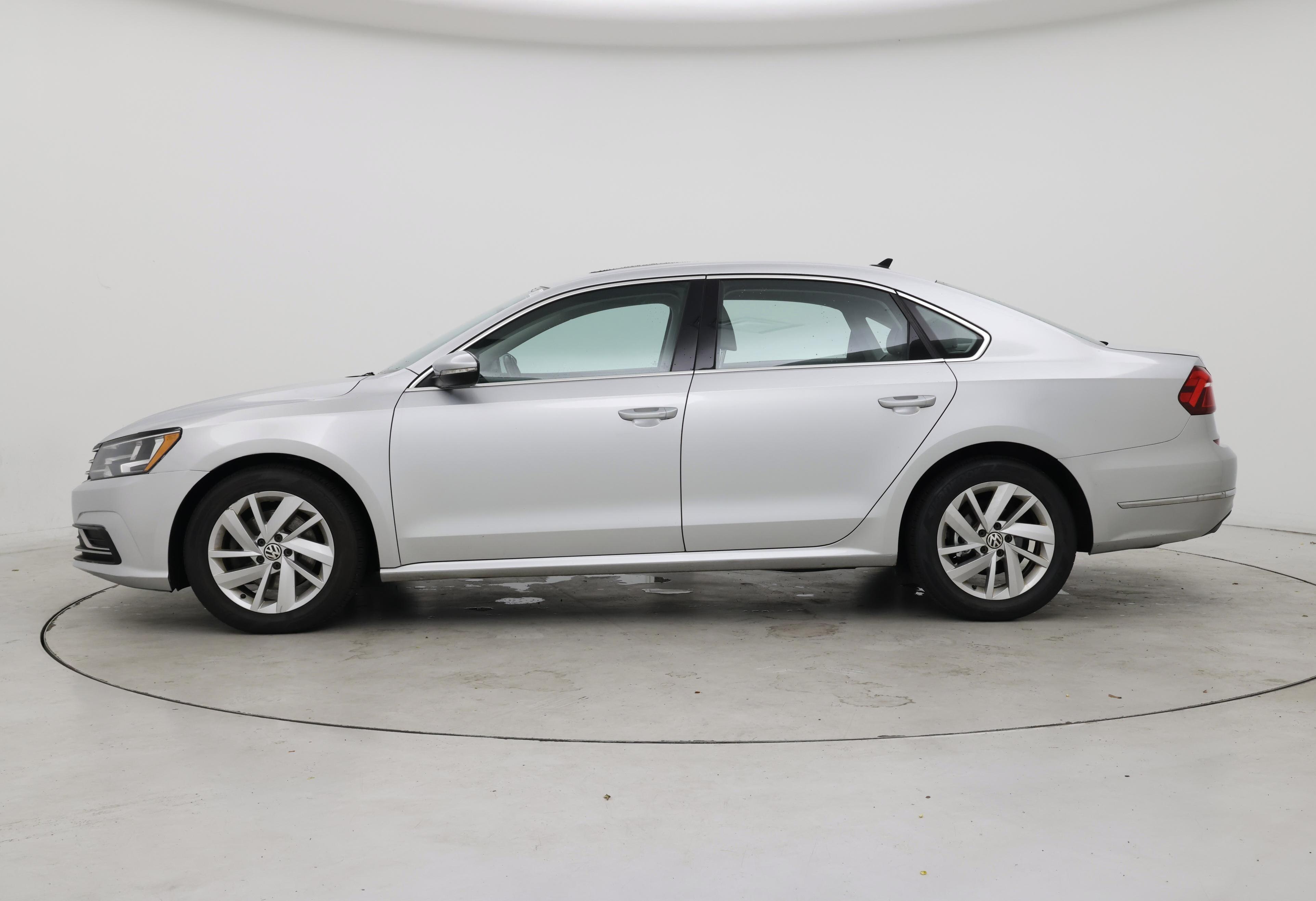 Thumbnail: 2018 Volkswagen Passat - 3