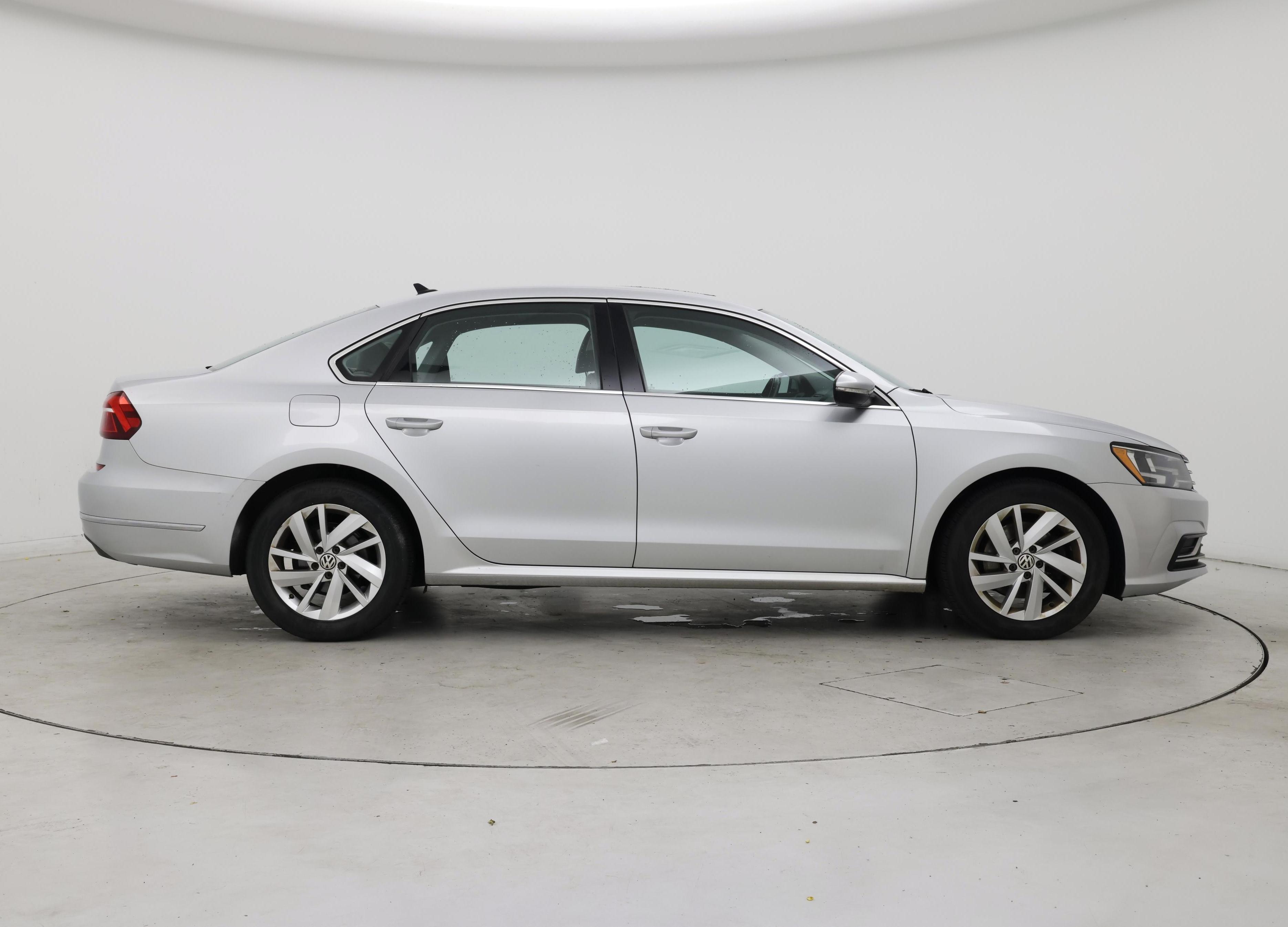 Thumbnail: 2018 Volkswagen Passat - 7
