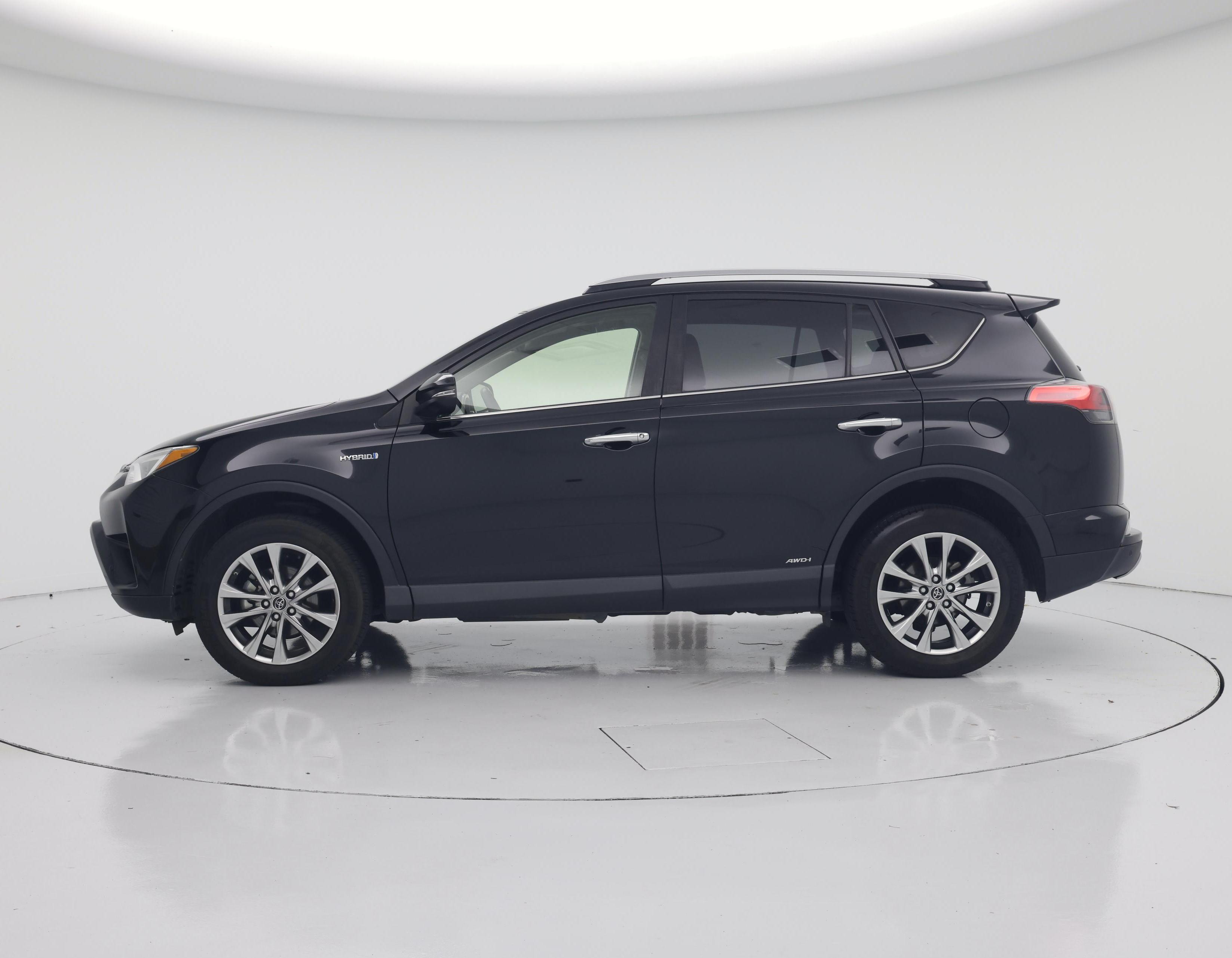 Thumbnail: 2017 Toyota RAV4 - 3