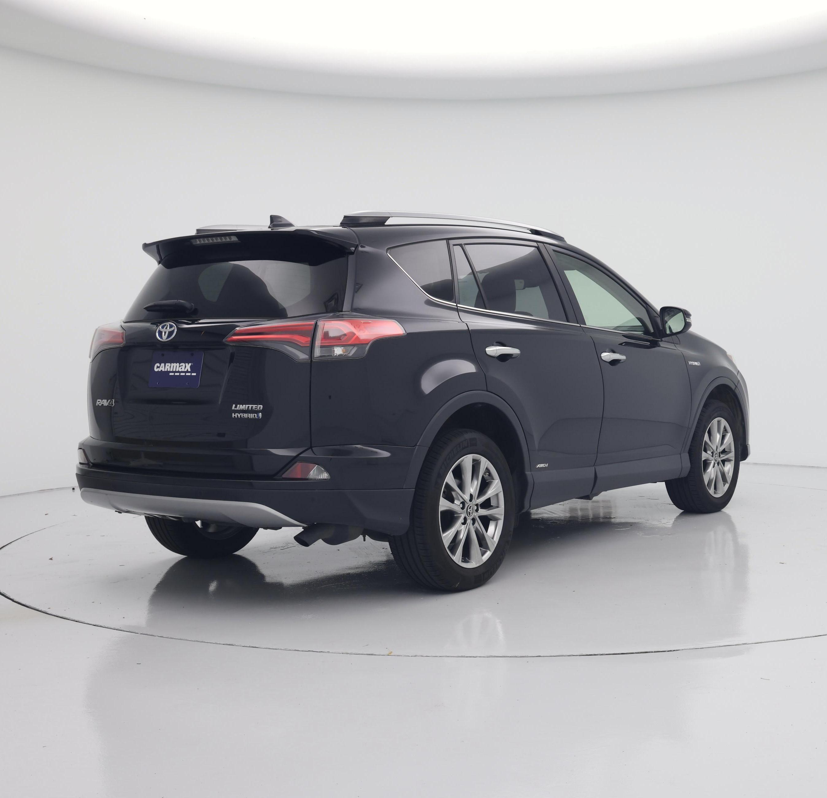 Thumbnail: 2017 Toyota RAV4 - 8