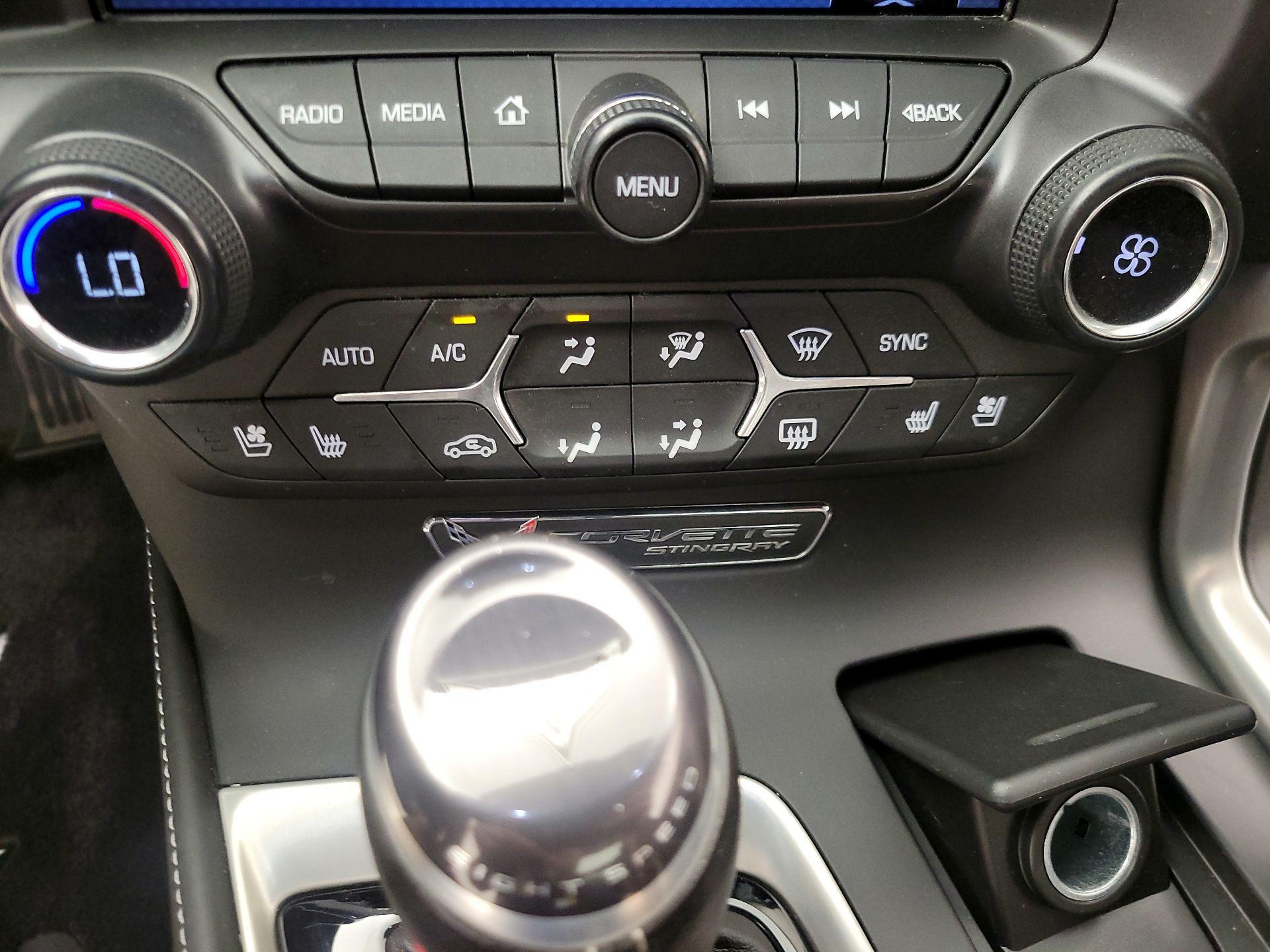 Thumbnail: 2015 Chevrolet Corvette - 17