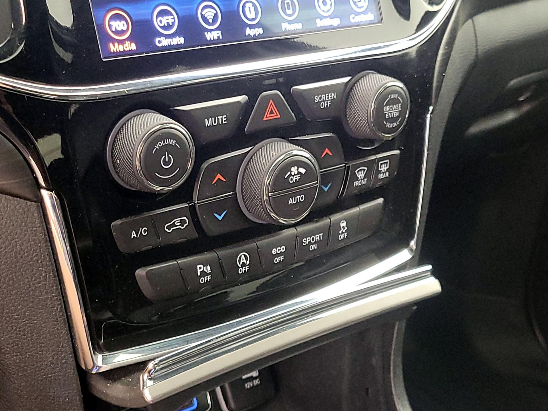 Thumbnail: 2020 Jeep Grand Cherokee - 16