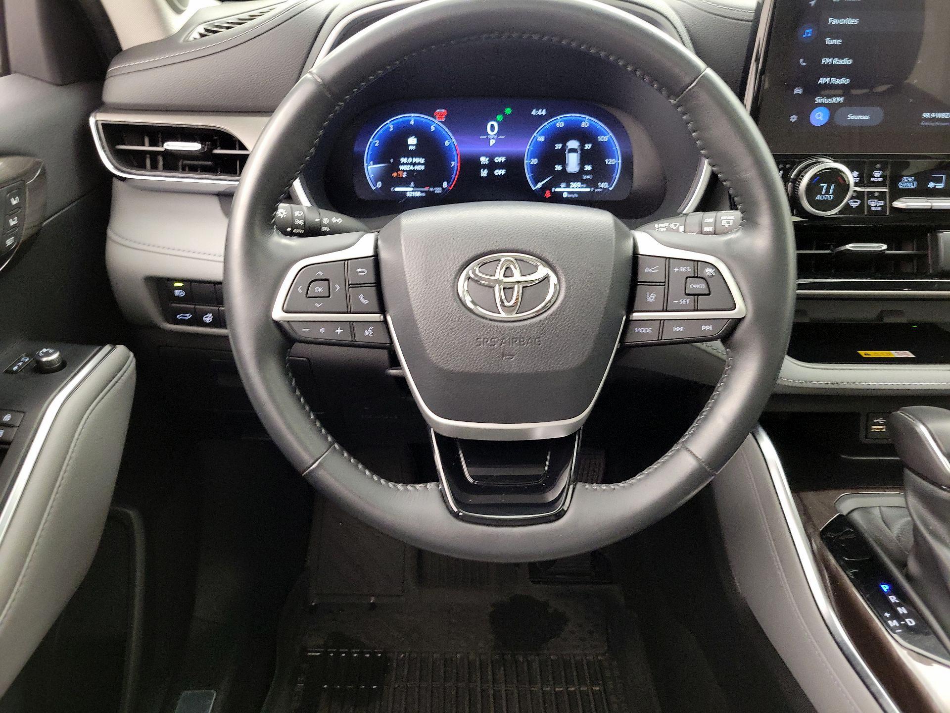 Thumbnail: 2023 Toyota Highlander - 10