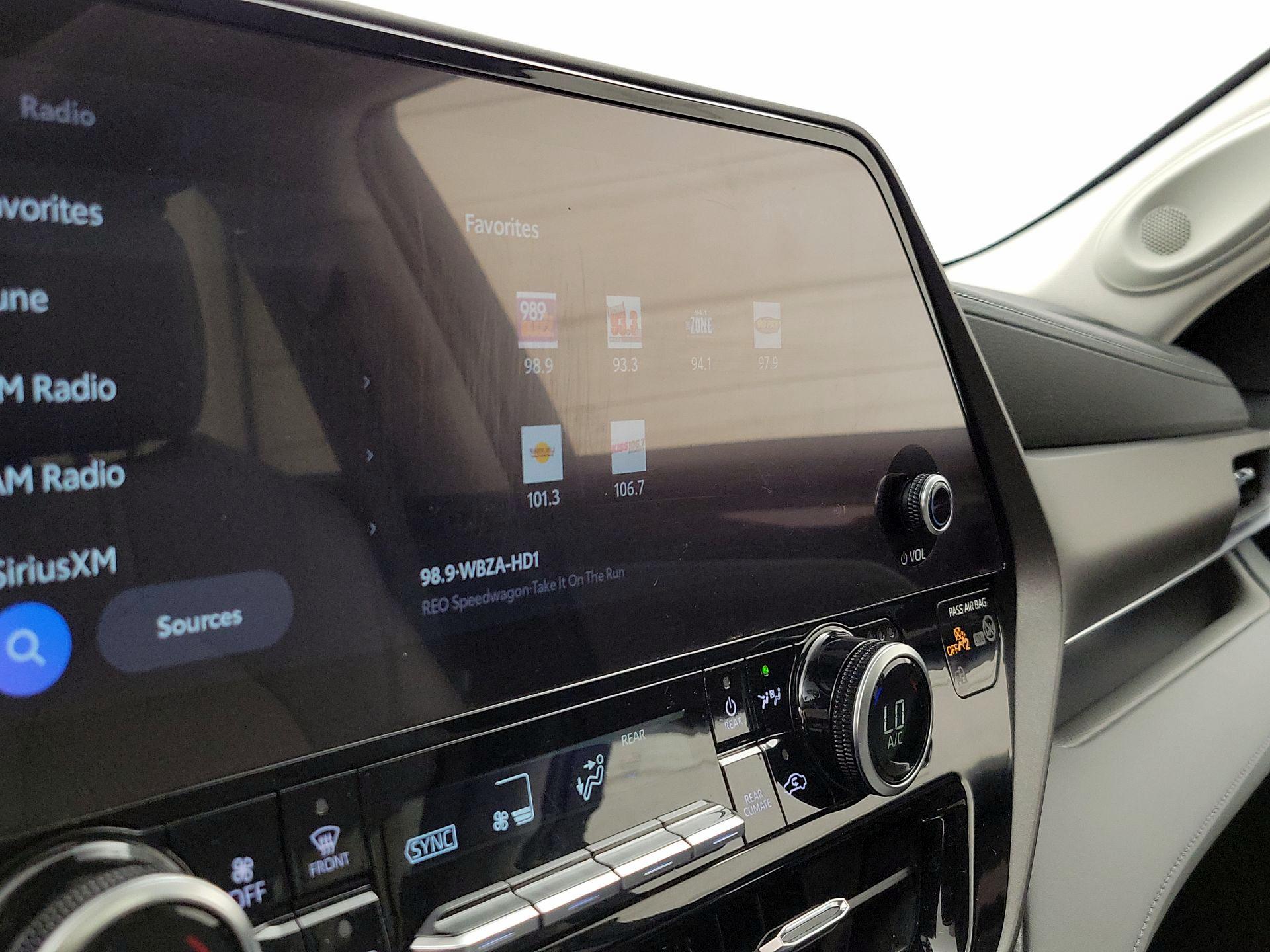 Thumbnail: 2023 Toyota Highlander - 15