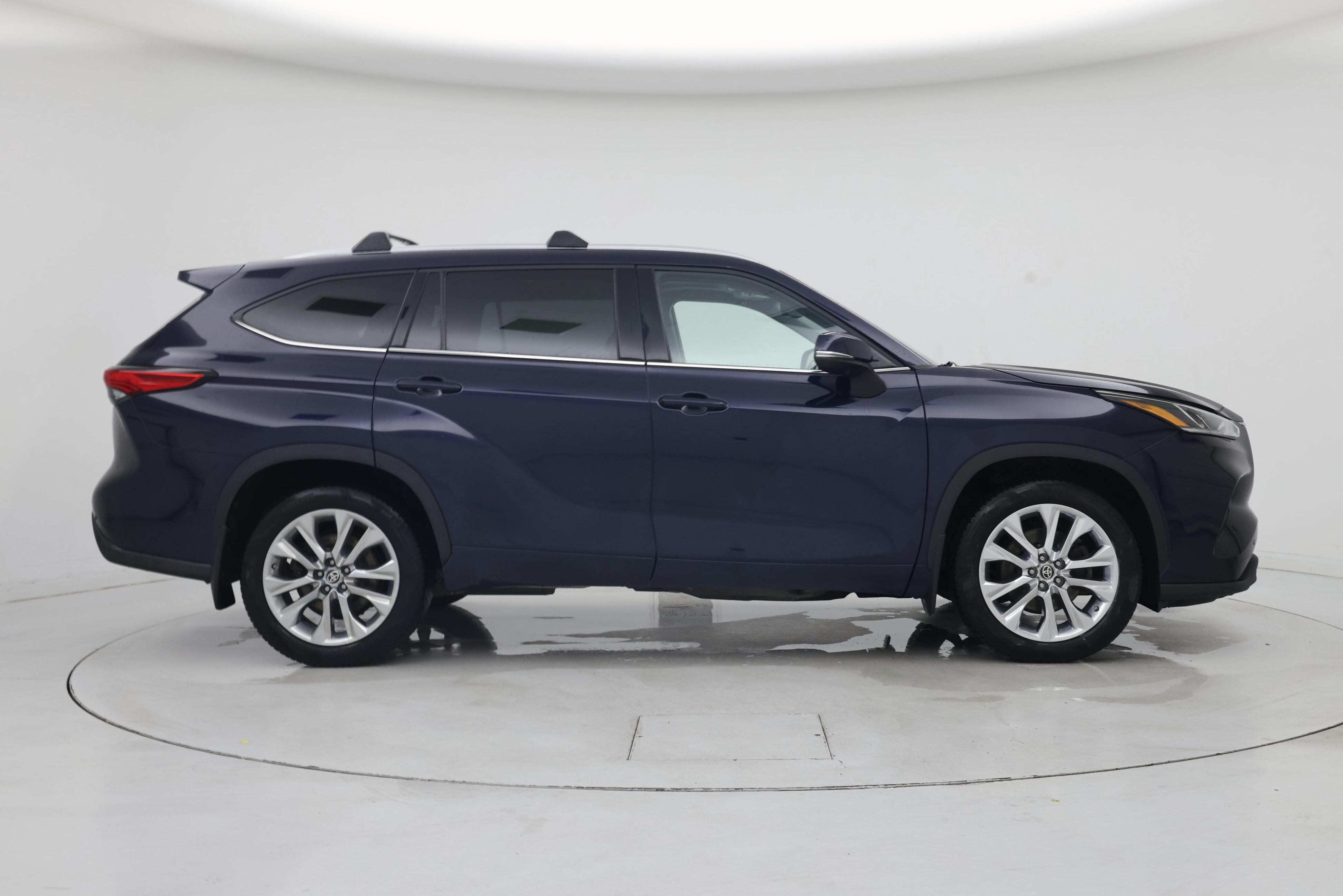 Thumbnail: 2023 Toyota Highlander - 7