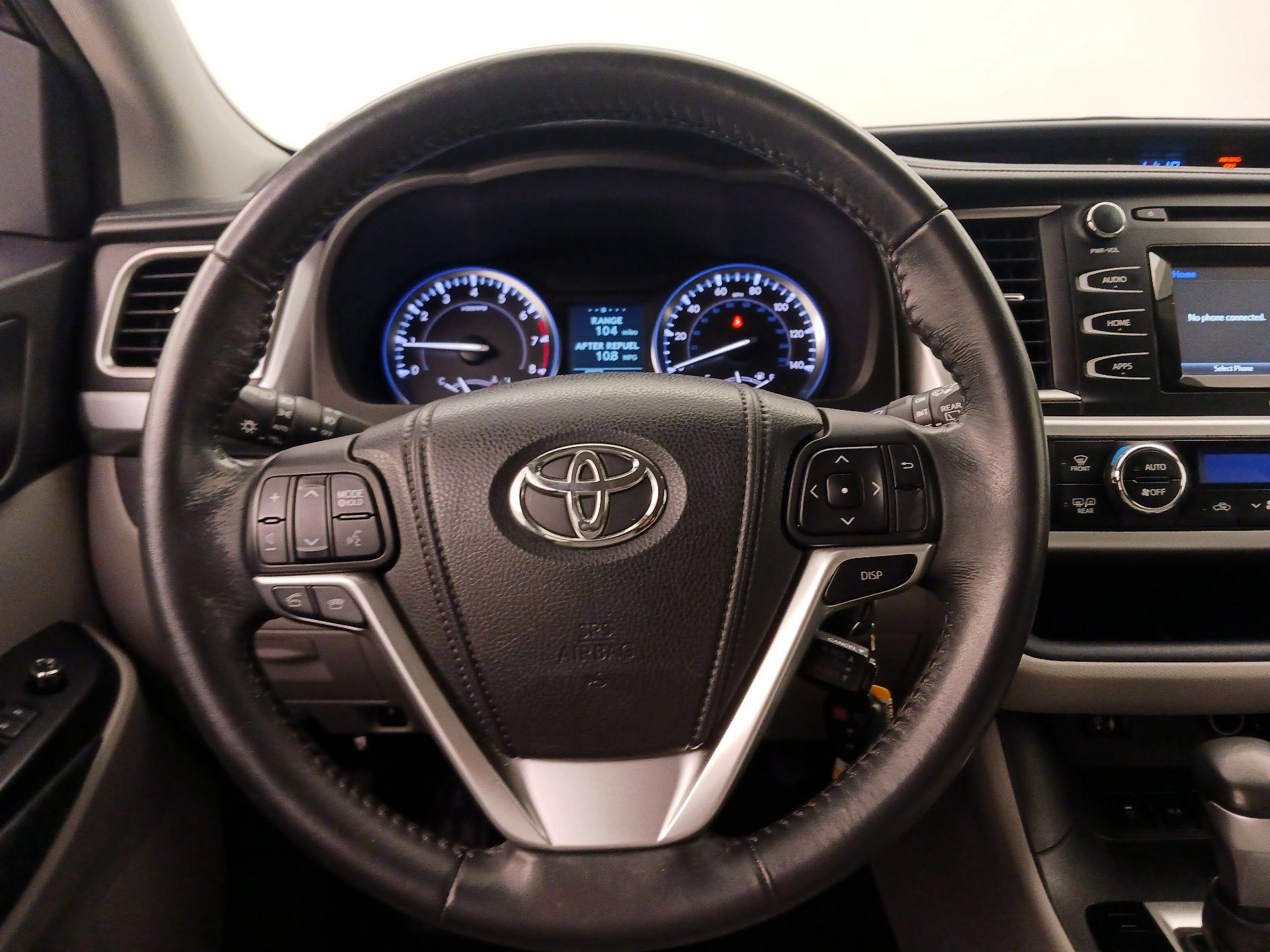 Thumbnail: 2015 Toyota Highlander - 10