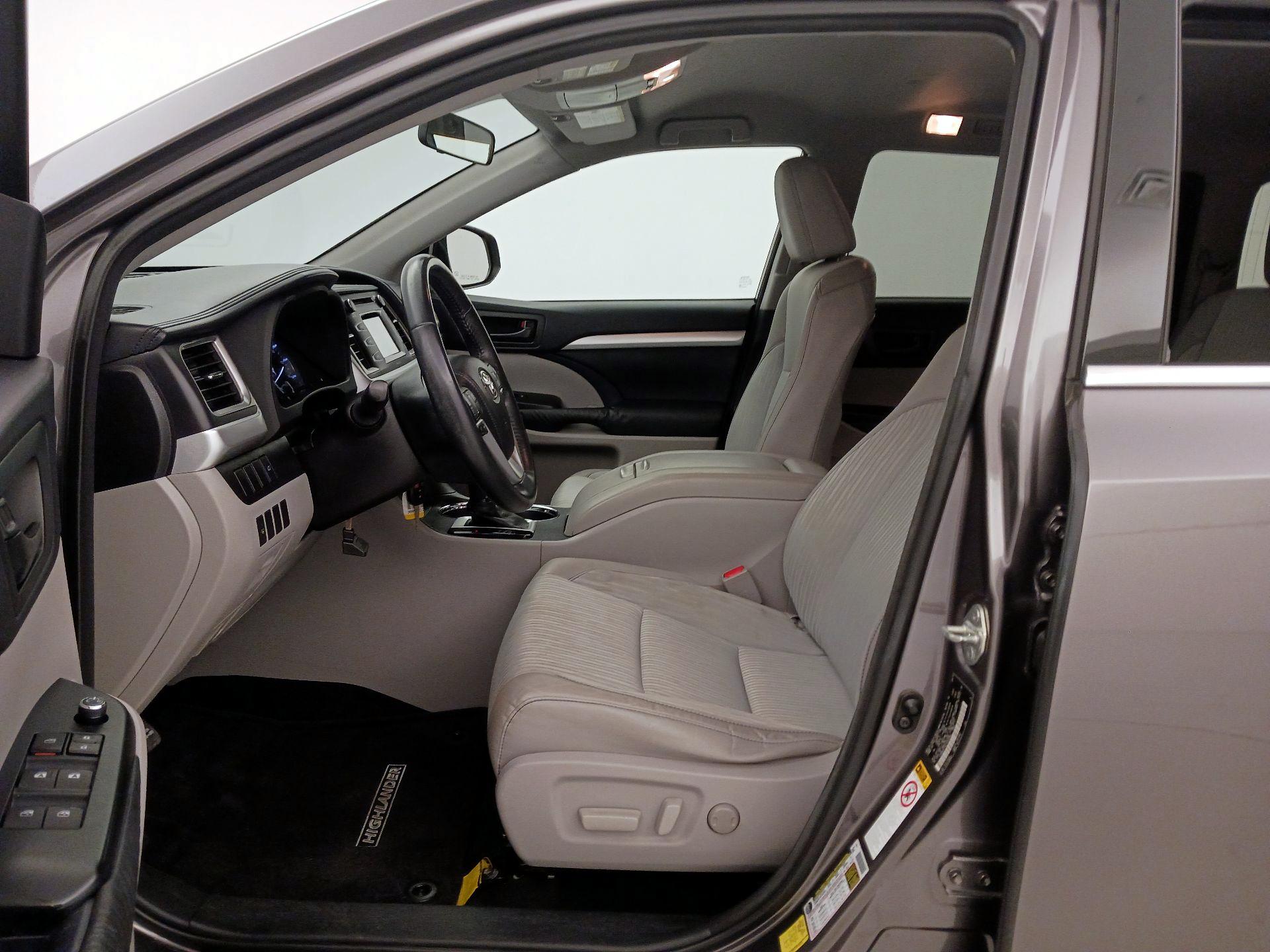 Thumbnail: 2015 Toyota Highlander - 11