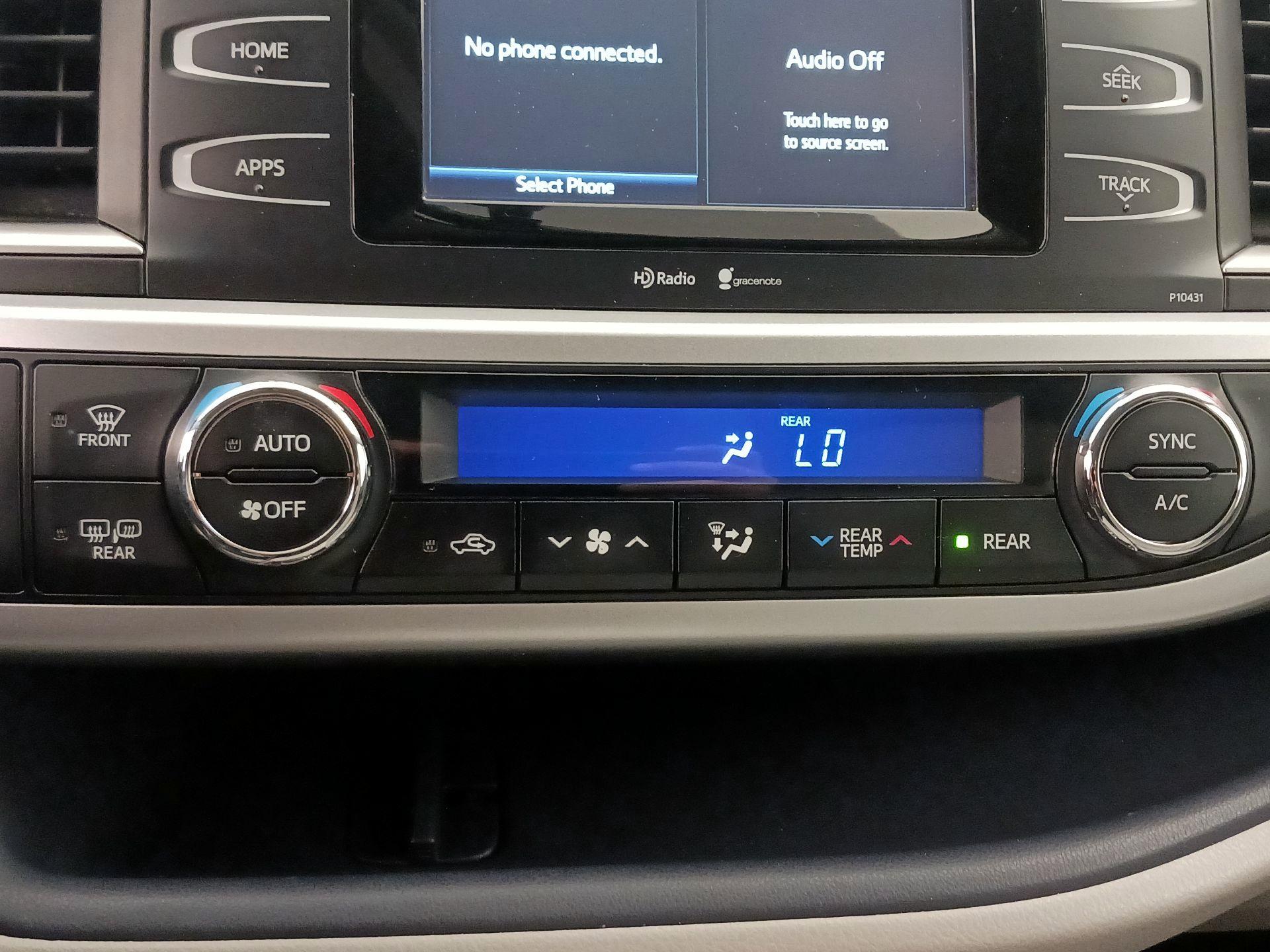 Thumbnail: 2015 Toyota Highlander - 16