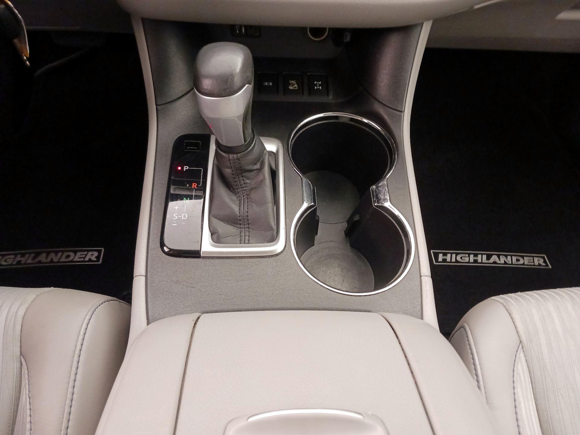 Thumbnail: 2015 Toyota Highlander - 17