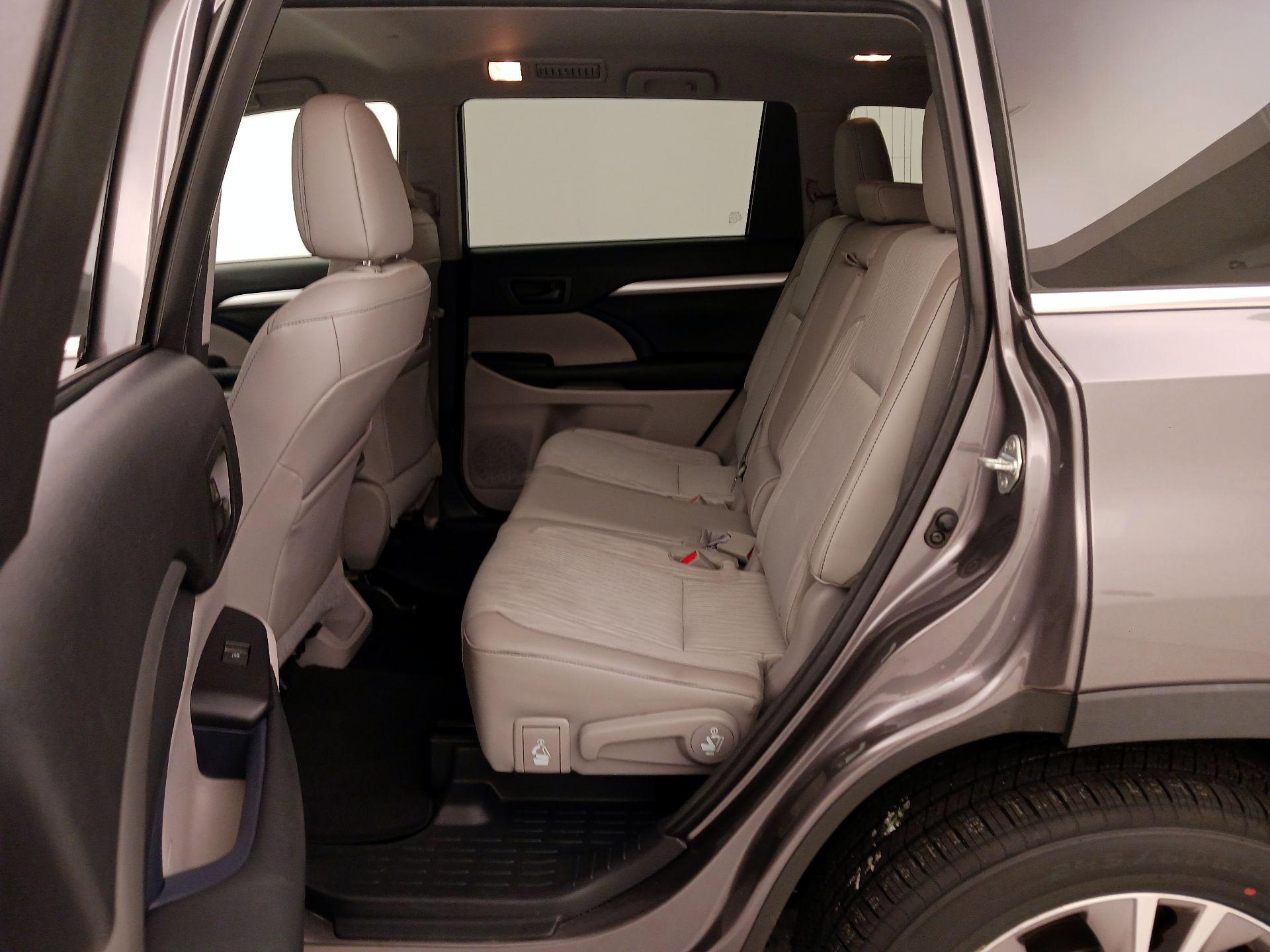Thumbnail: 2015 Toyota Highlander - 19