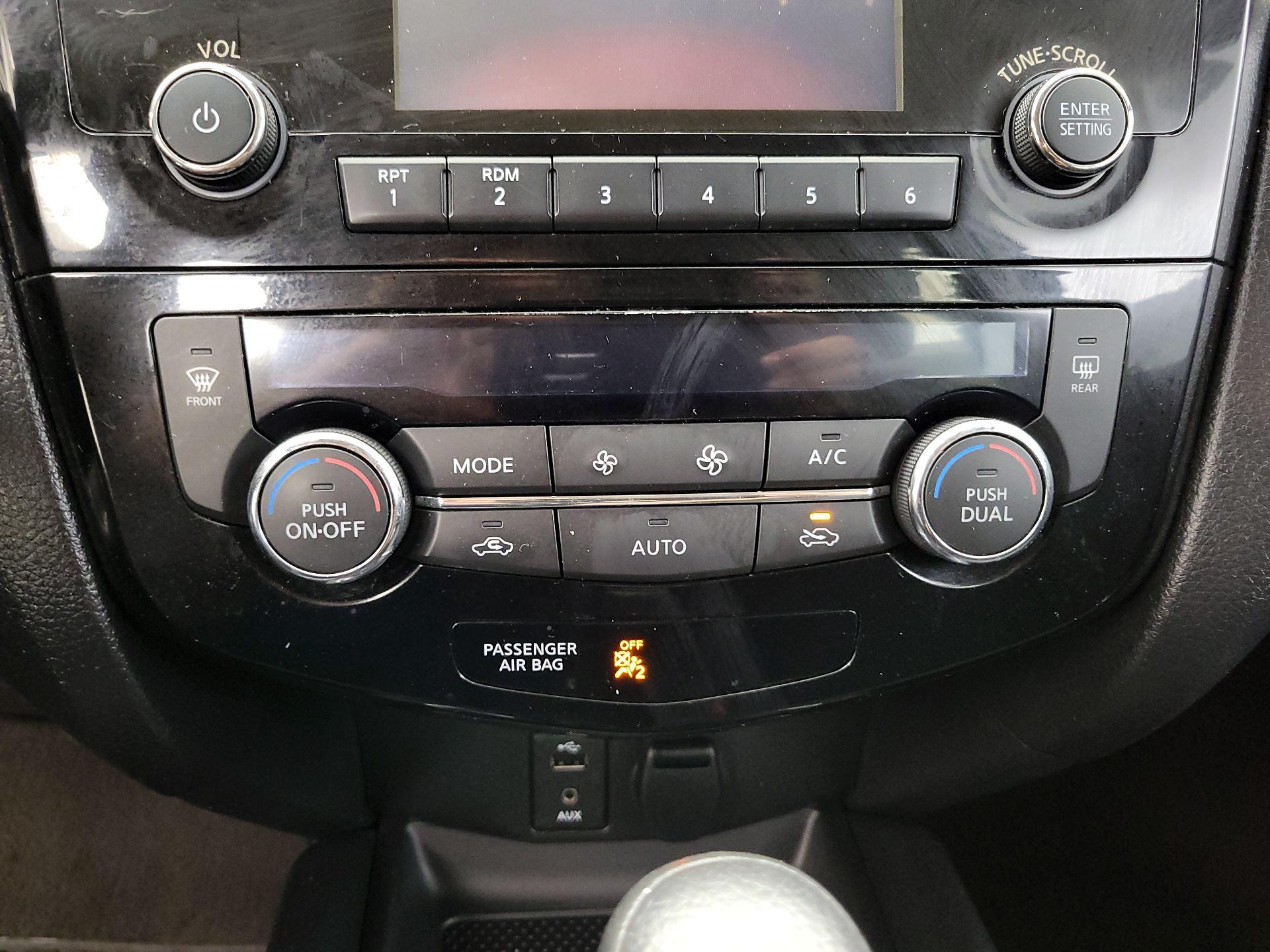 Thumbnail: 2016 Nissan Rogue - 16
