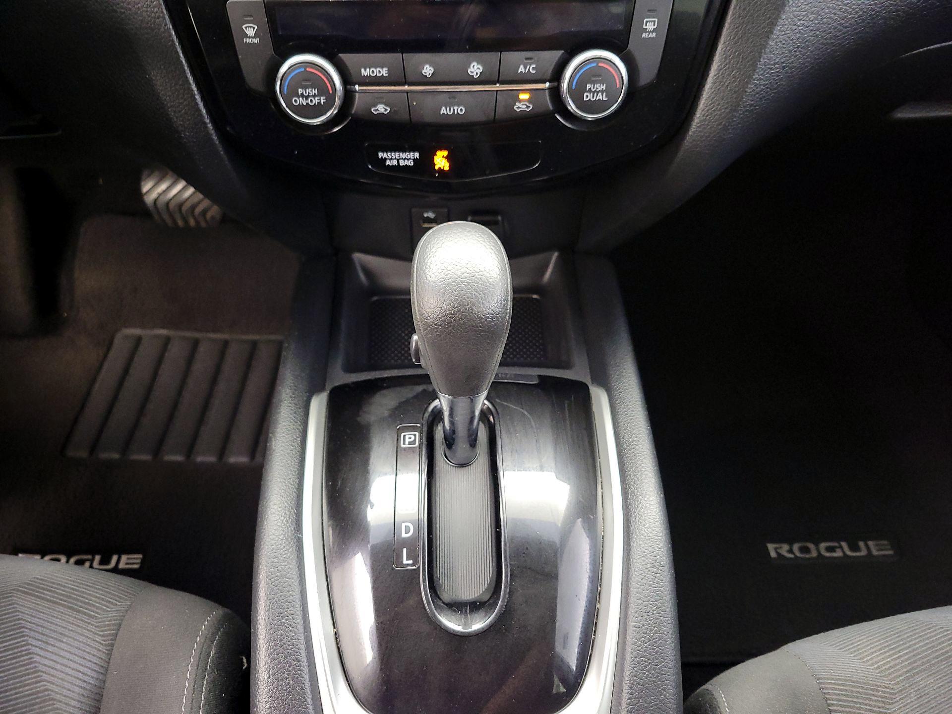 Thumbnail: 2016 Nissan Rogue - 17