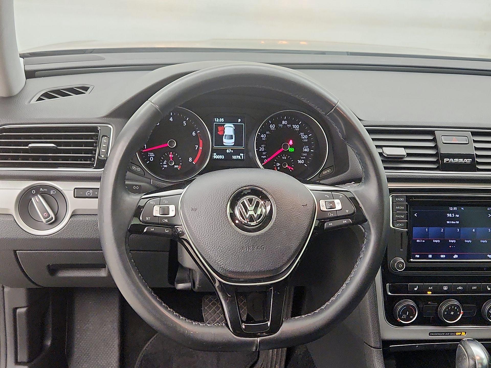 Thumbnail: 2019 Volkswagen Passat - 10