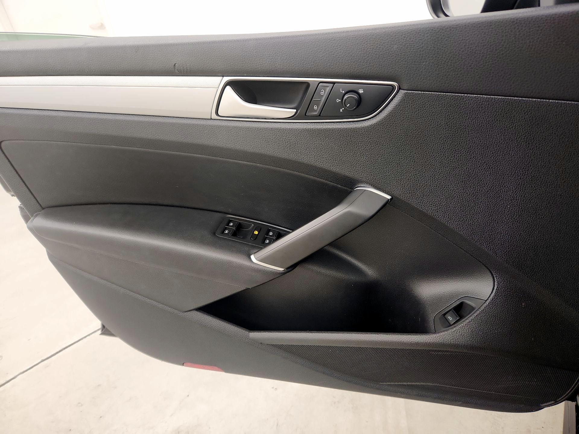 Thumbnail: 2019 Volkswagen Passat - 12