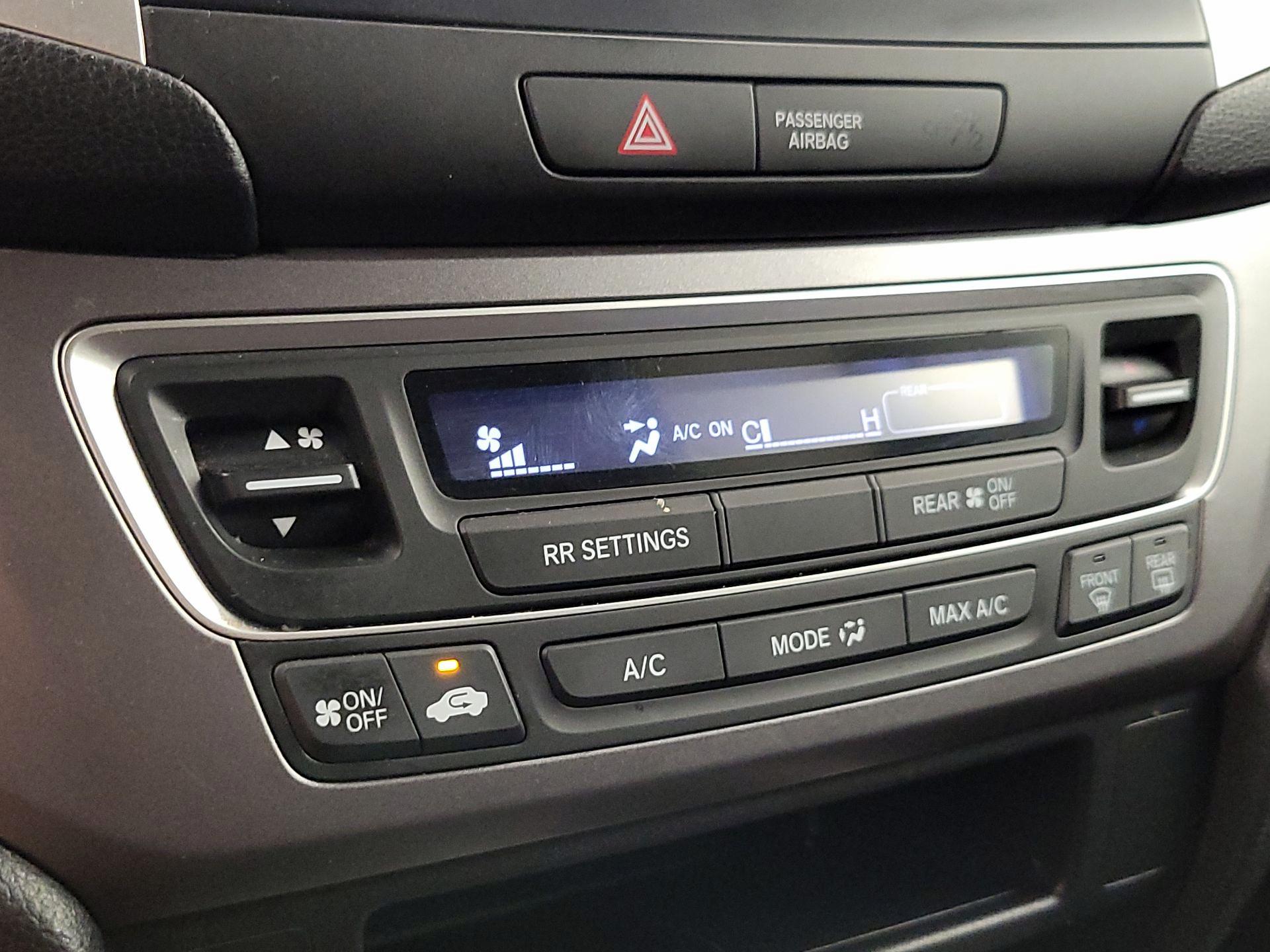 Thumbnail: 2019 Honda Pilot - 16