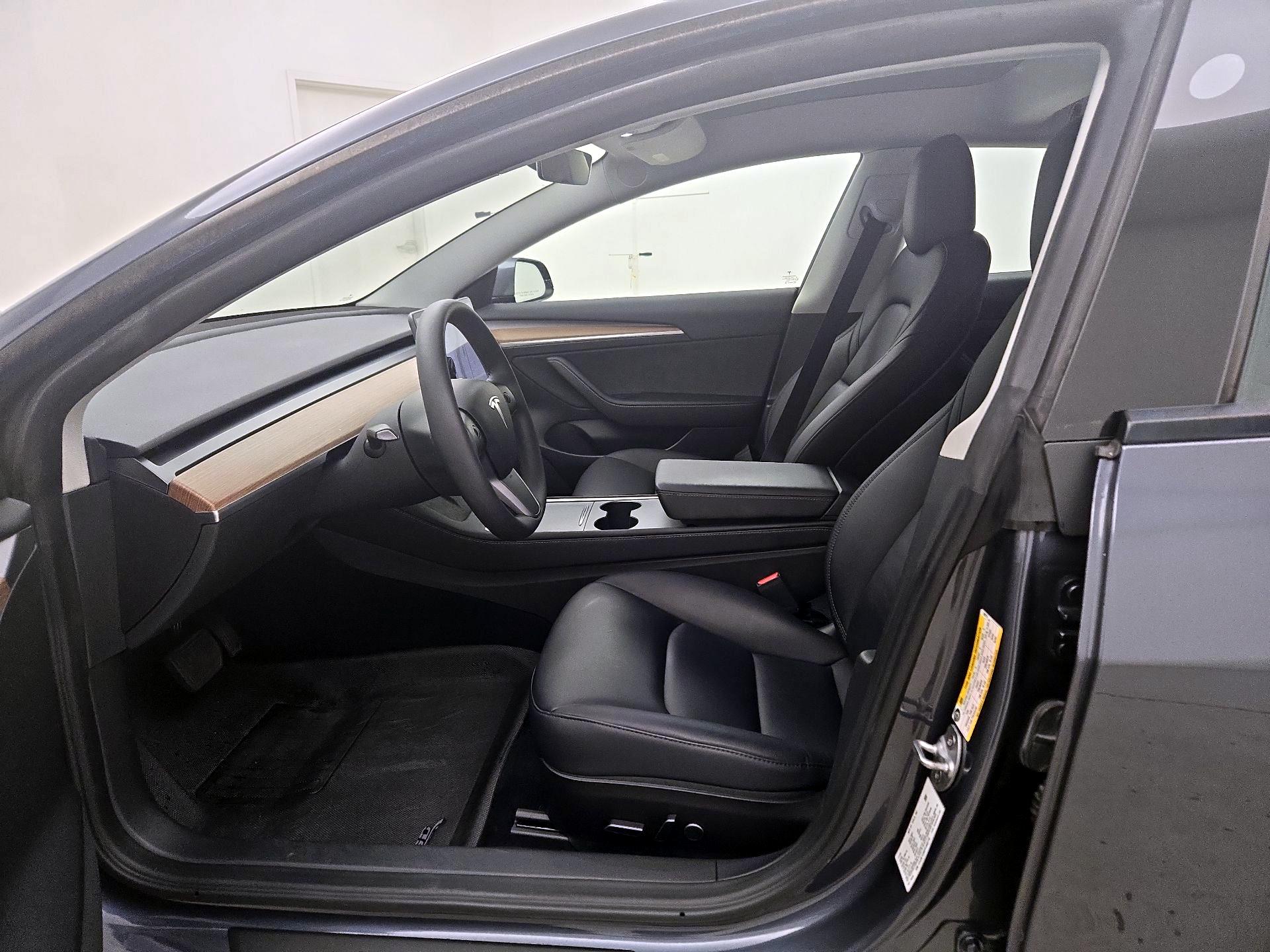 Thumbnail: 2023 Tesla Model 3 - 11