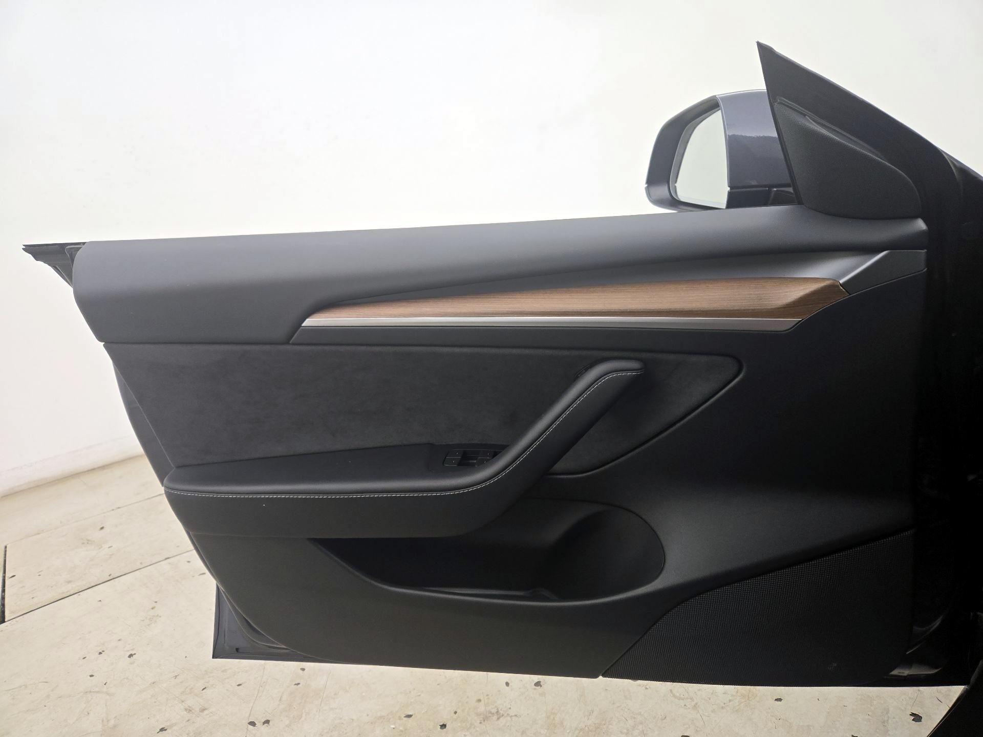 Thumbnail: 2023 Tesla Model 3 - 12